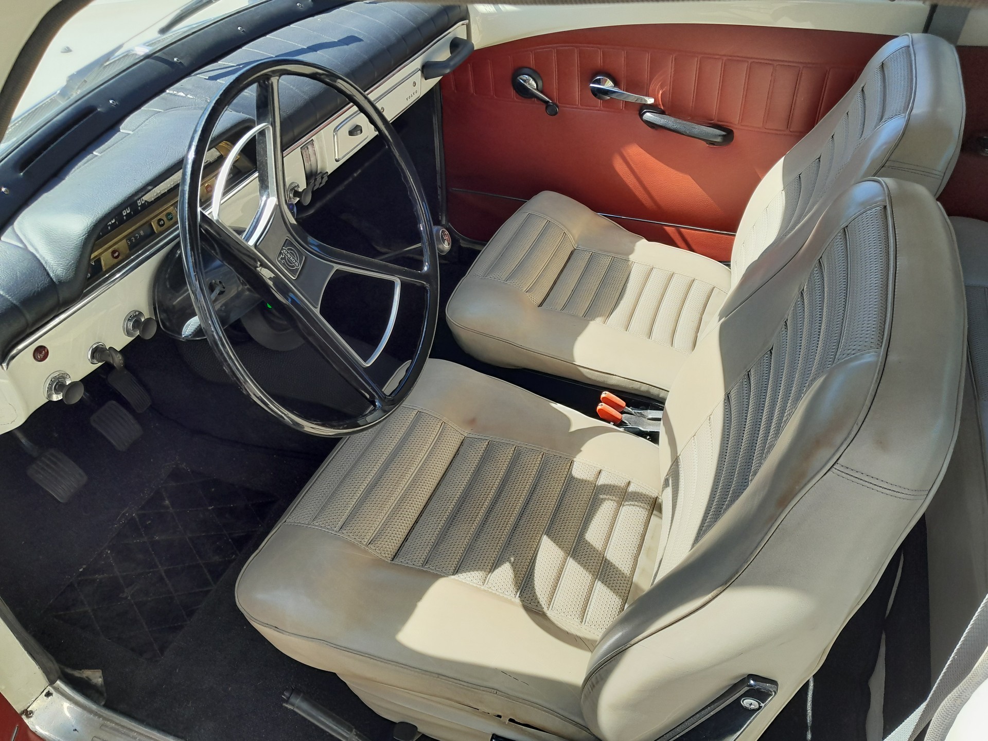 VOLVO 121-image-1
