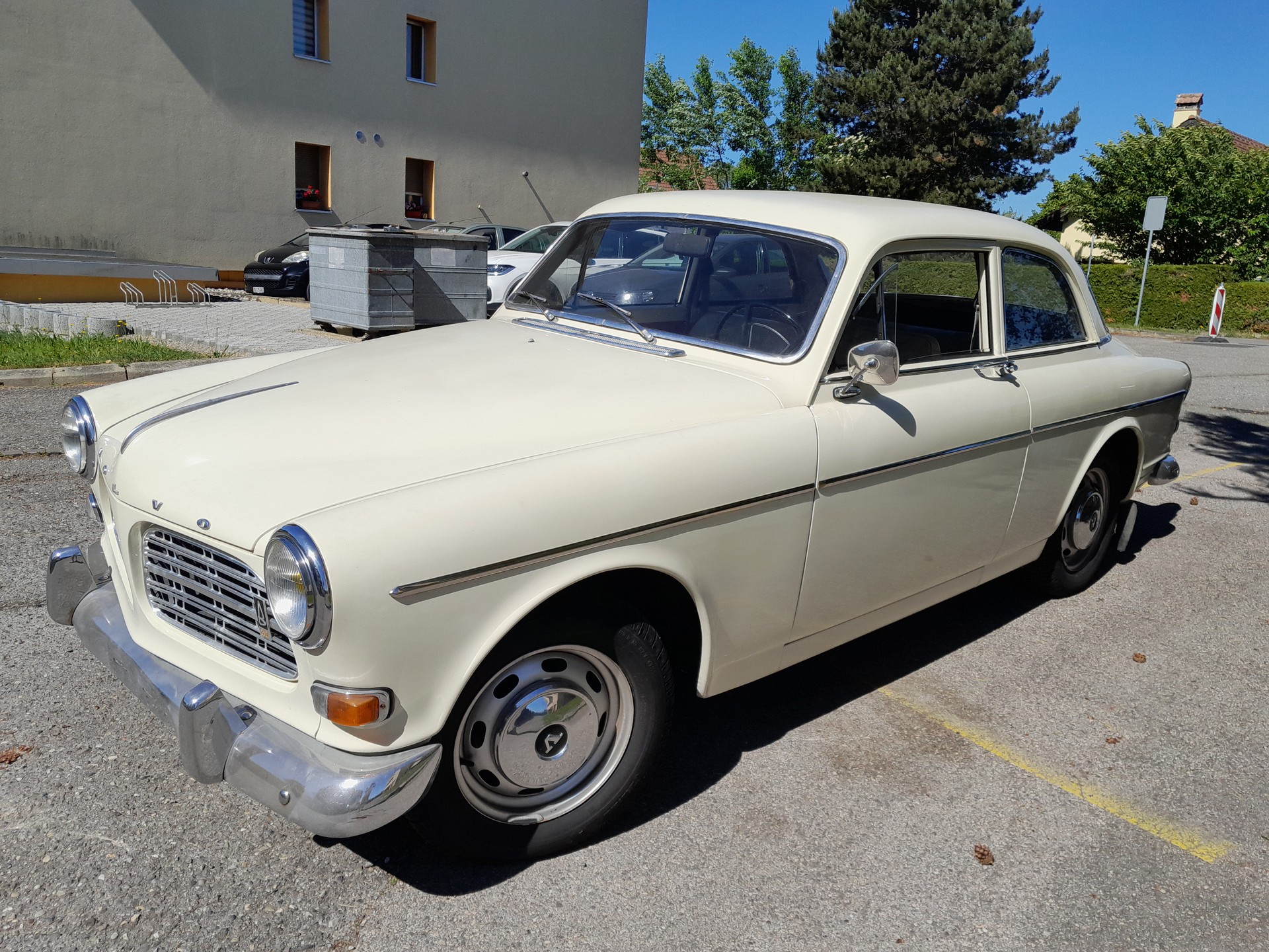 VOLVO 121-image-0