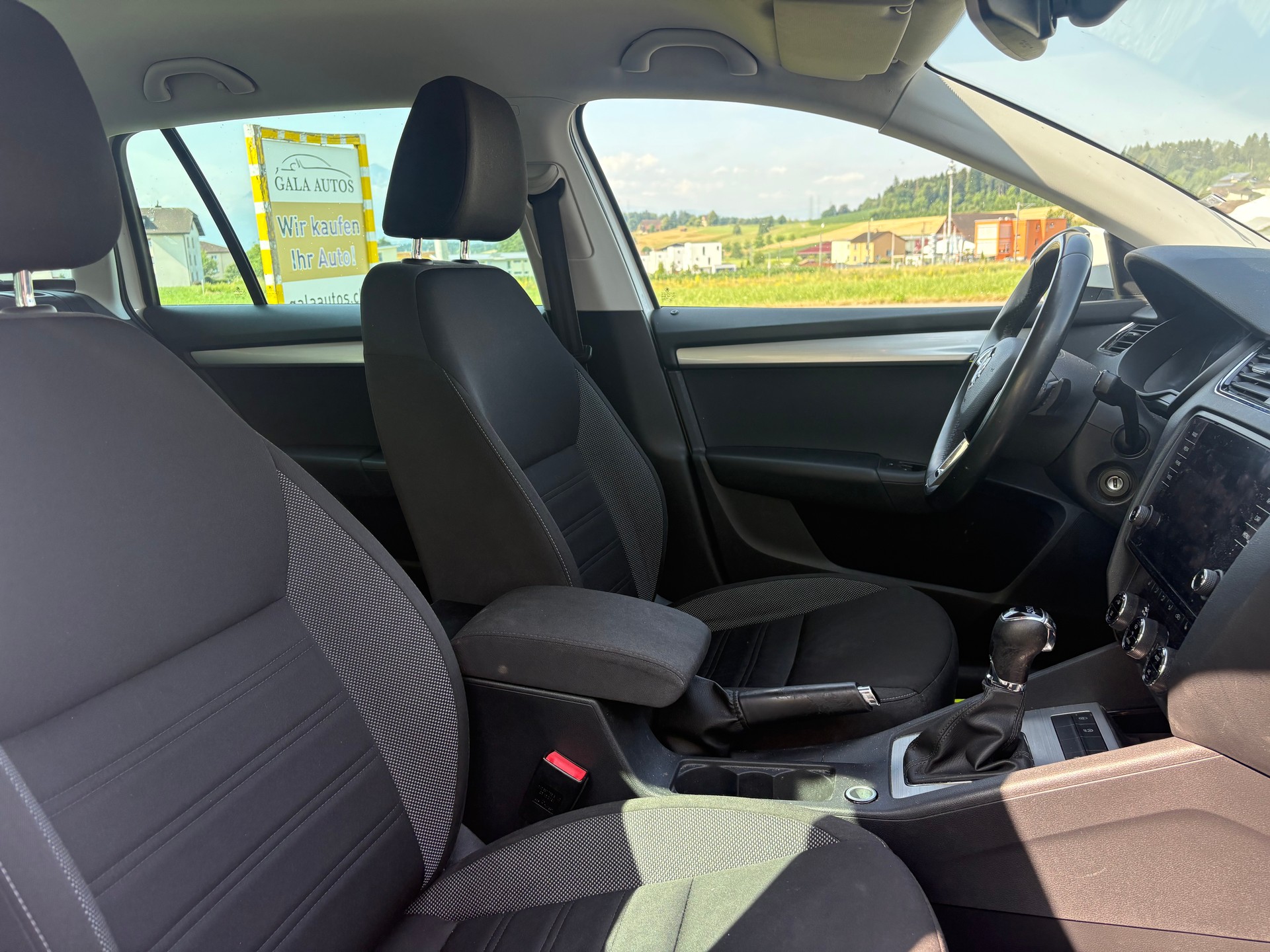SKODA Octavia Combi 2.0 TSI Style 4x4 DSG-image-11