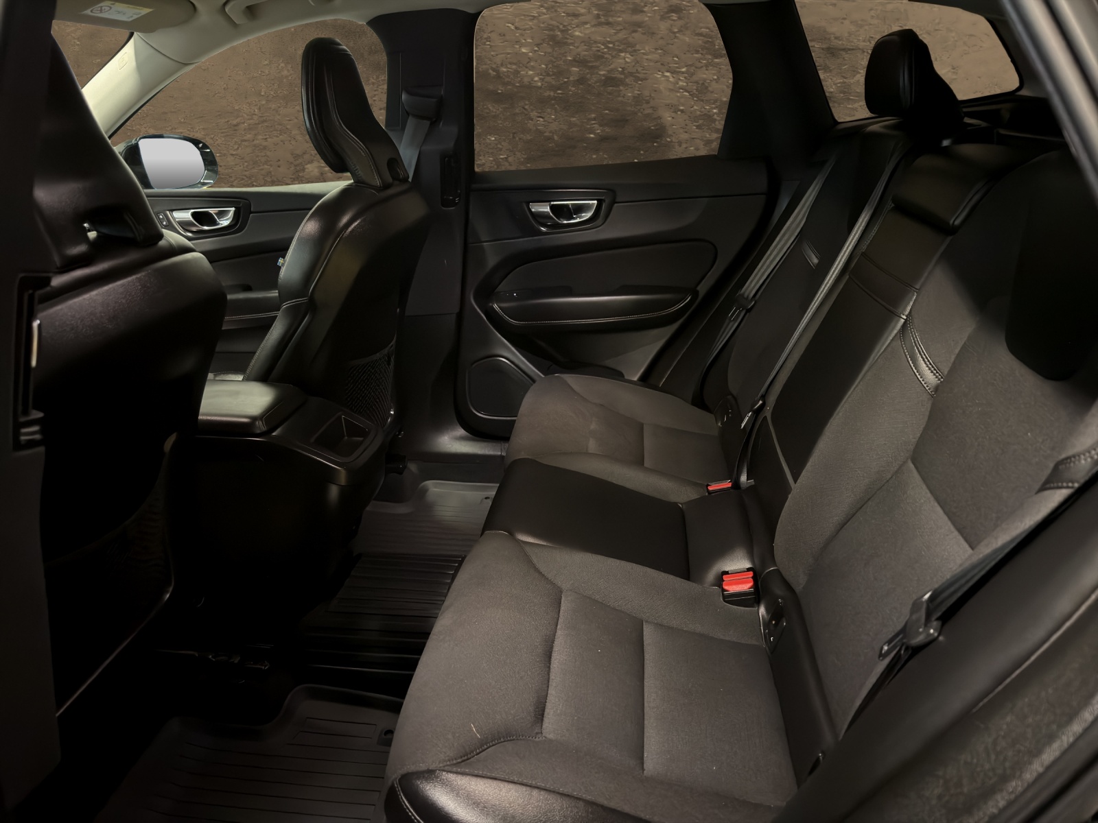 VOLVO XC60 B4 Diesel Mild Hybrid AWD Momentum Geartronic-image-8