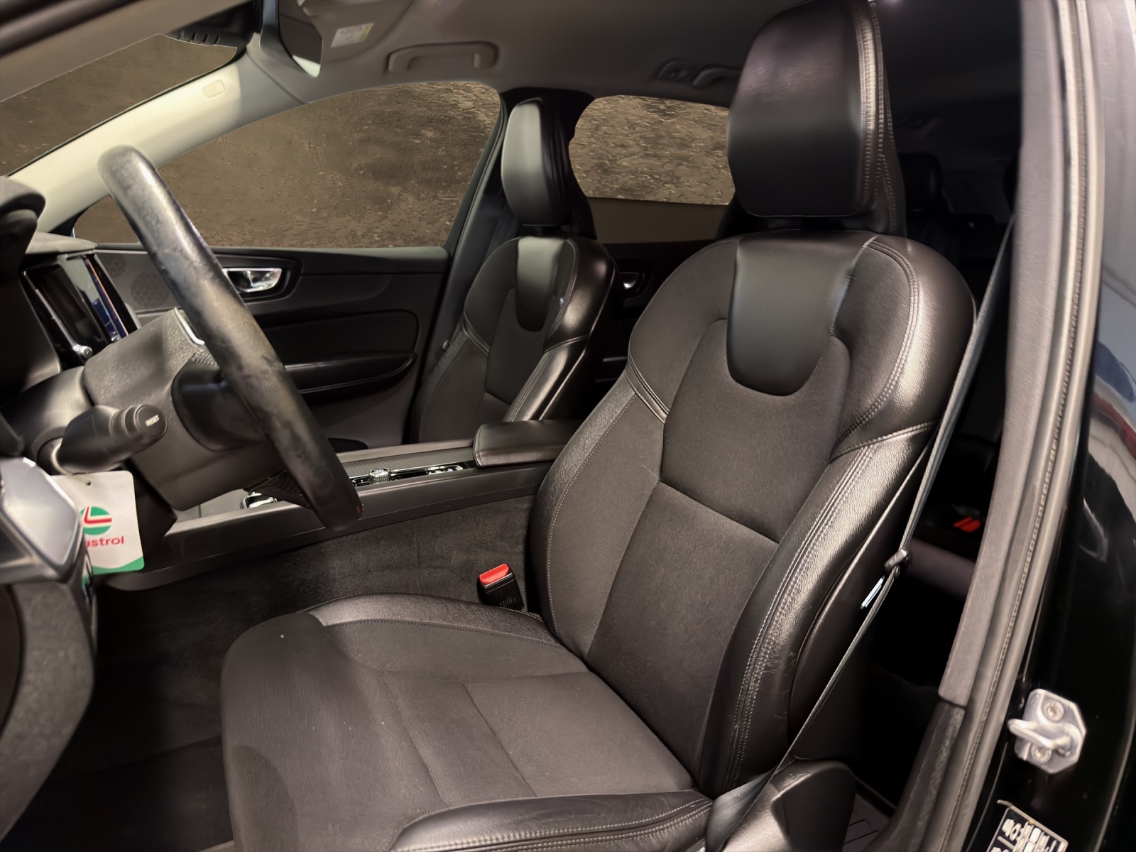 VOLVO XC60 B4 Diesel Mild Hybrid AWD Momentum Geartronic-image-9