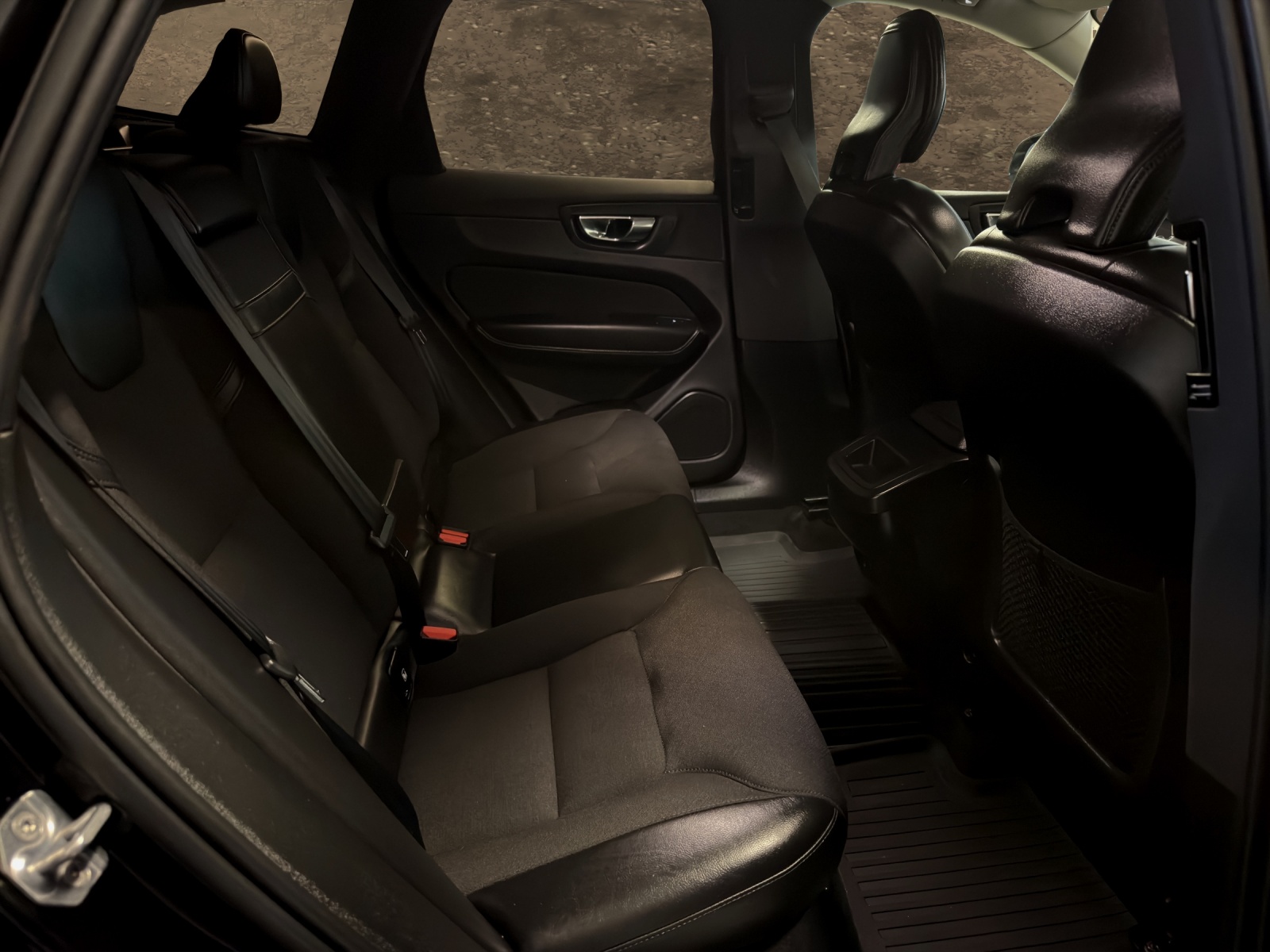 VOLVO XC60 B4 Diesel Mild Hybrid AWD Momentum Geartronic-image-10