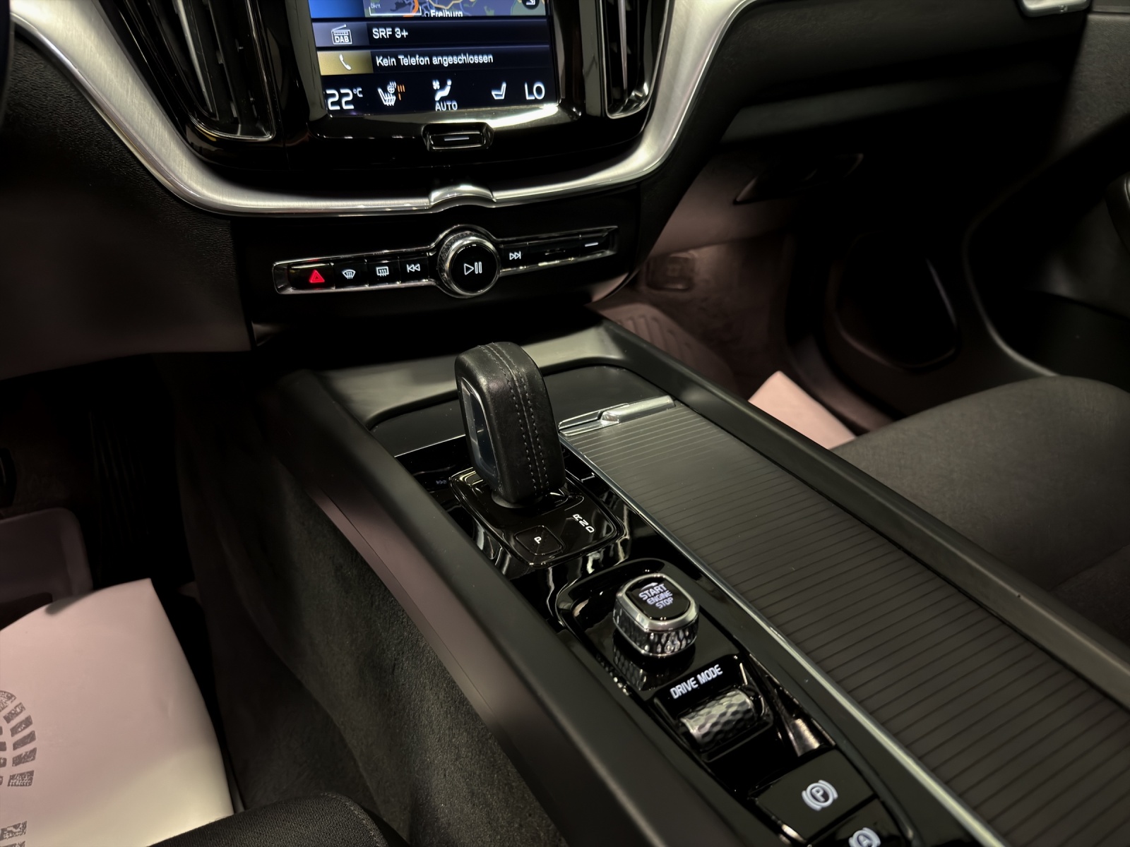 VOLVO XC60 B4 Diesel Mild Hybrid AWD Momentum Geartronic-image-12