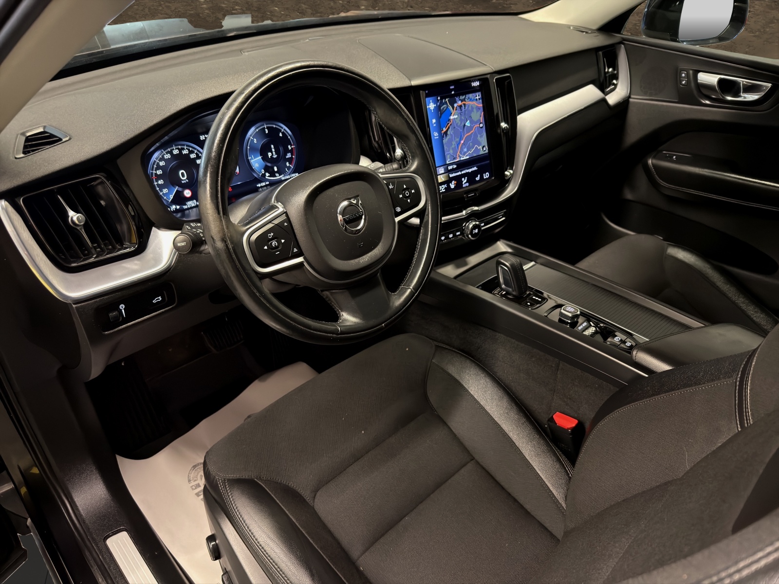VOLVO XC60 B4 Diesel Mild Hybrid AWD Momentum Geartronic-image-7