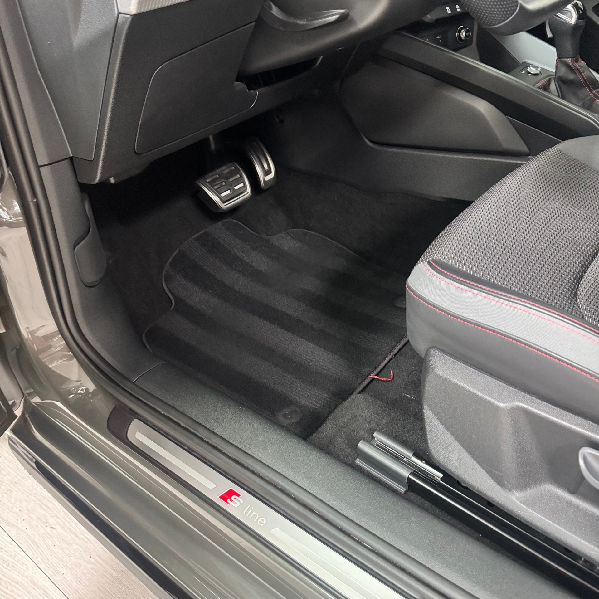 AUDI A1 Sportback 30 TFSI S Line Attraction S-tronic-image-8