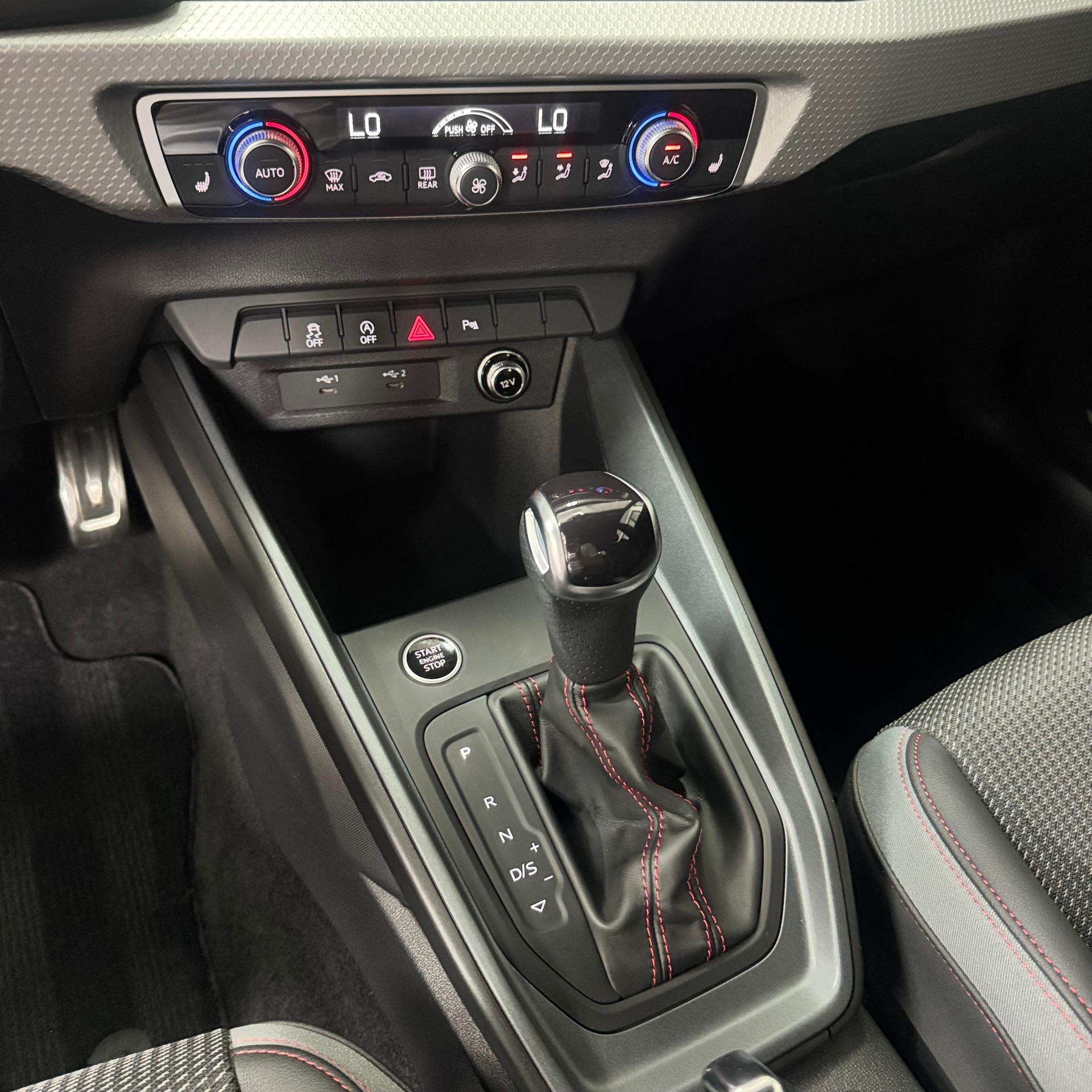 AUDI A1 Sportback 30 TFSI S Line Attraction S-tronic-image-12