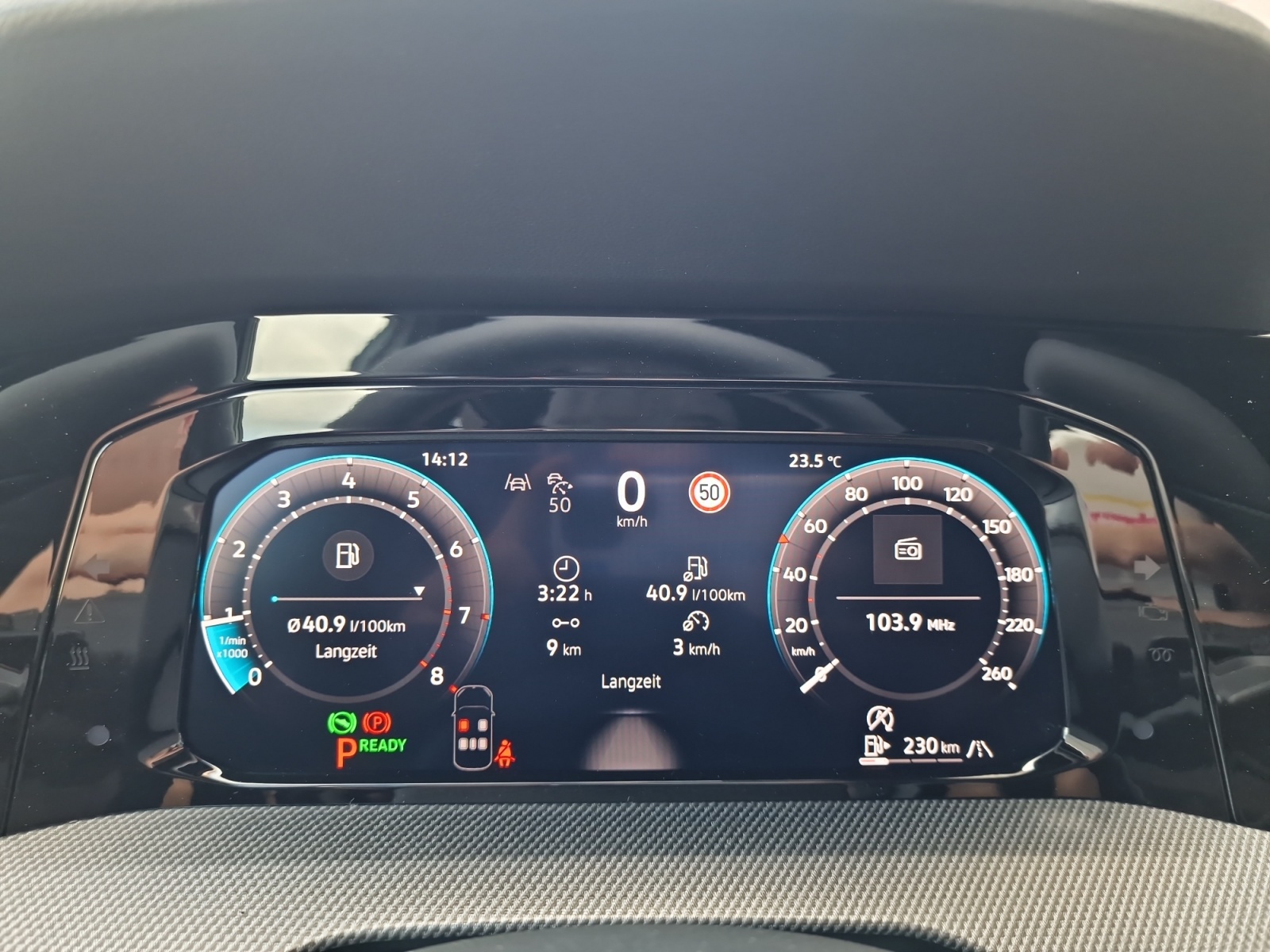 VW Golf Variant 1.5 eTSI R-Line DSG Panorama AHK-image-12