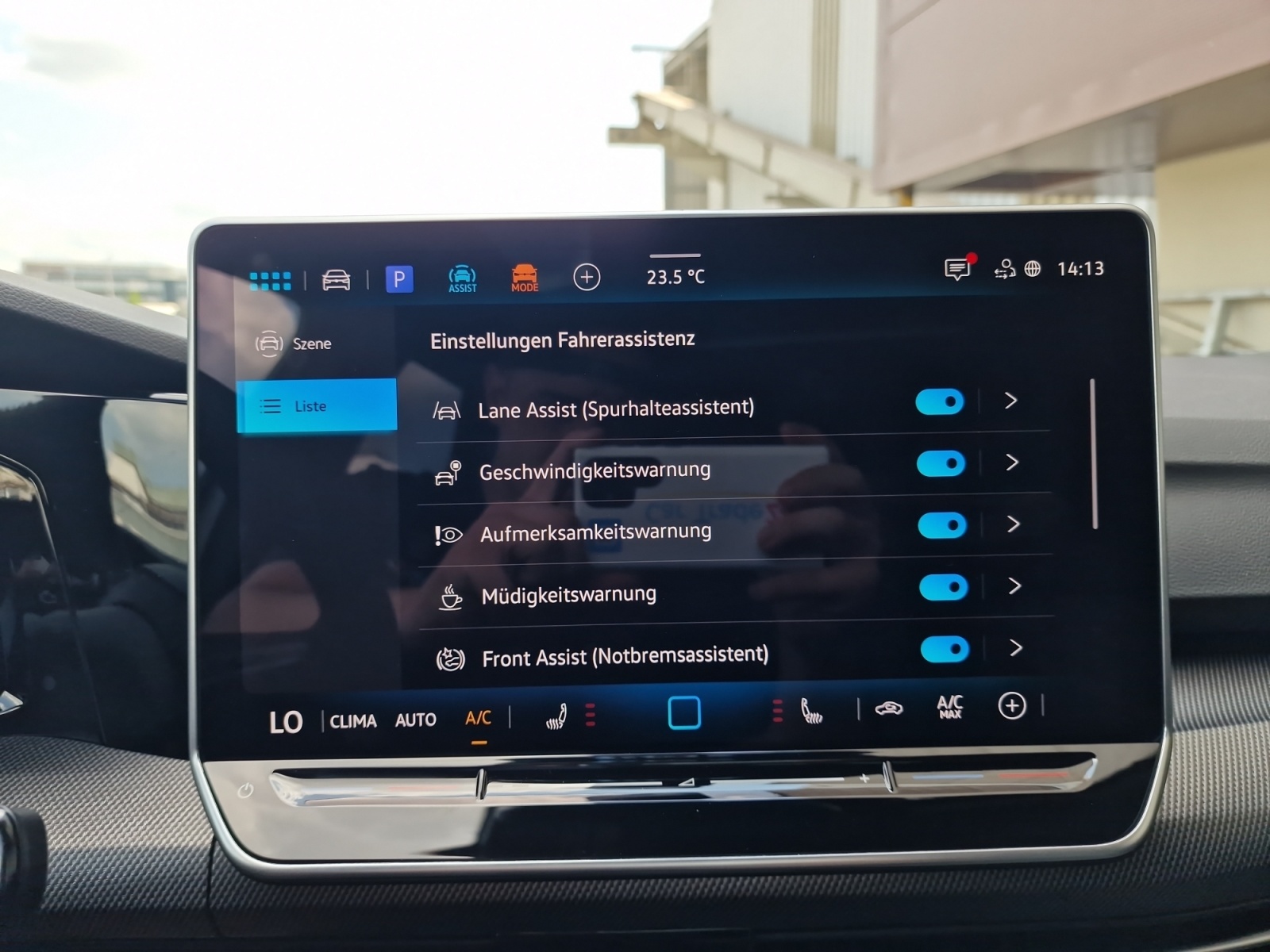 VW Golf Variant 1.5 eTSI R-Line DSG Panorama AHK-image-13