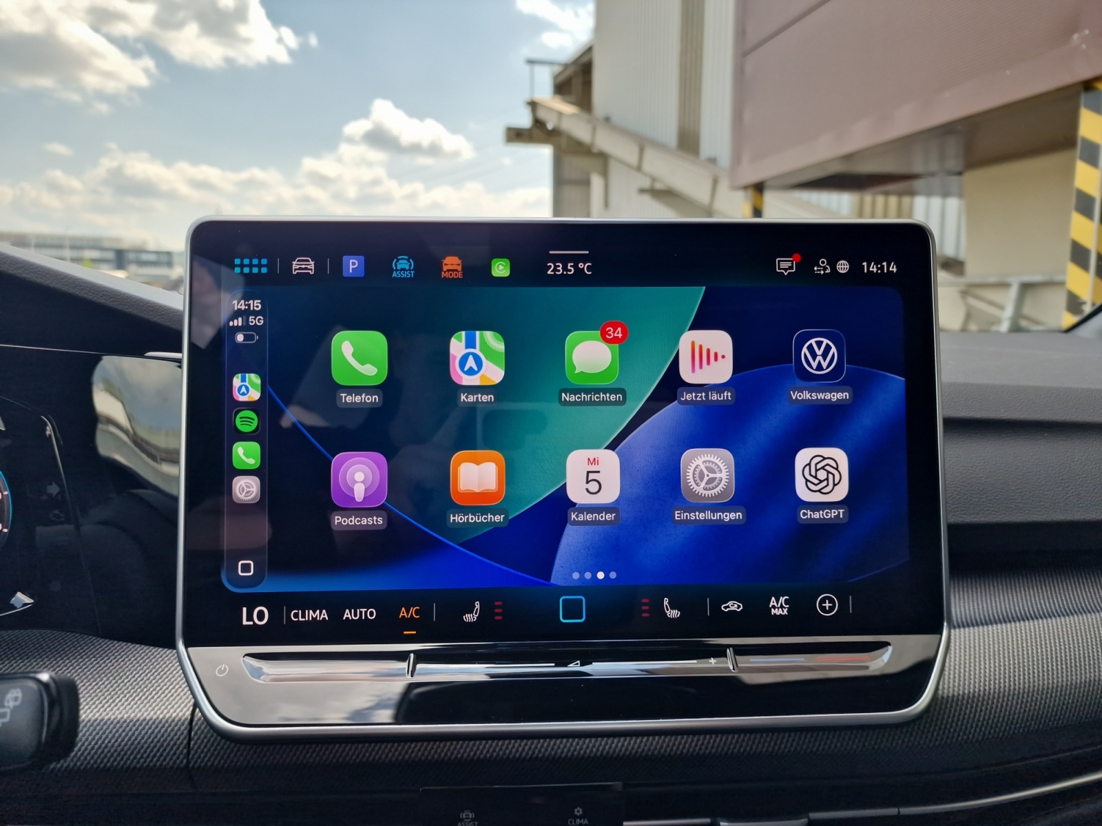 VW Golf Variant 1.5 eTSI R-Line DSG Panorama AHK-image-15