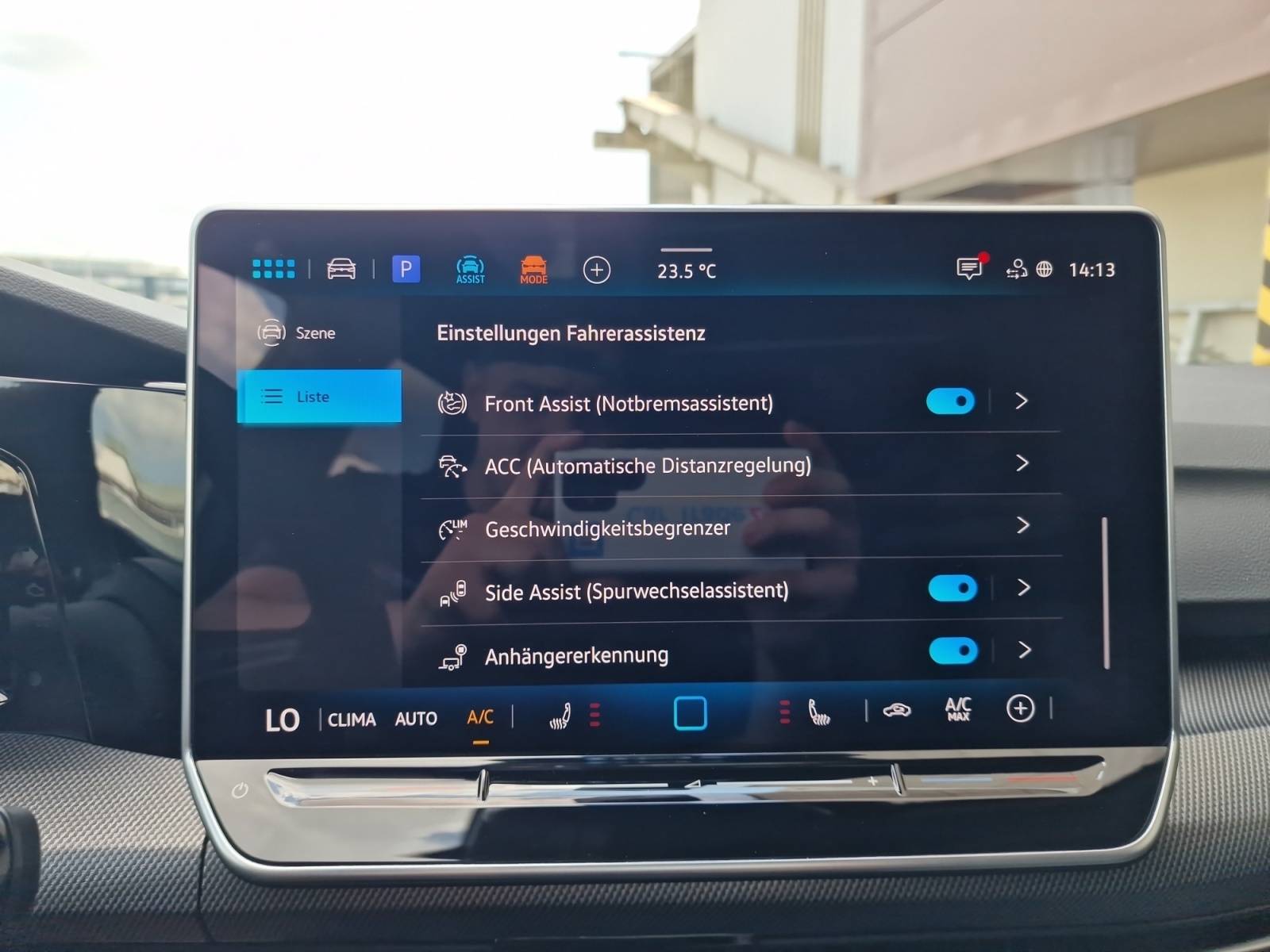 VW Golf Variant 1.5 eTSI R-Line DSG Panorama AHK-image-22