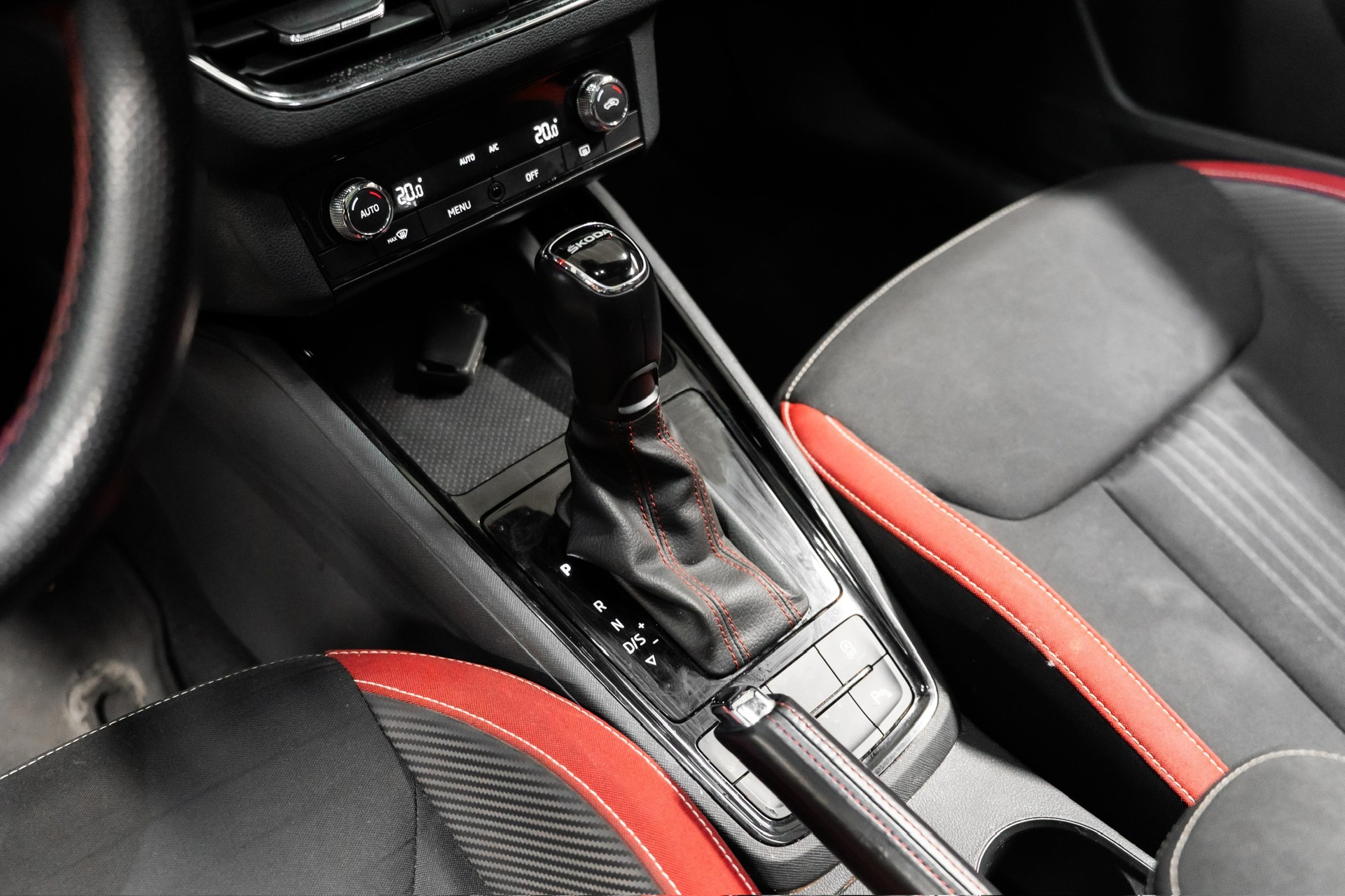 SKODA Kamiq 1.0 TSI Monte Carlo DSG-image-9