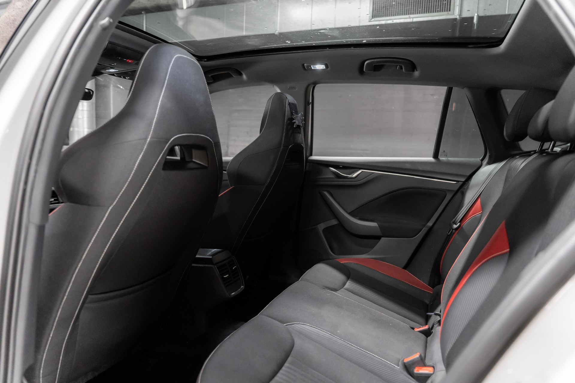 SKODA Kamiq 1.0 TSI Monte Carlo DSG-image-4