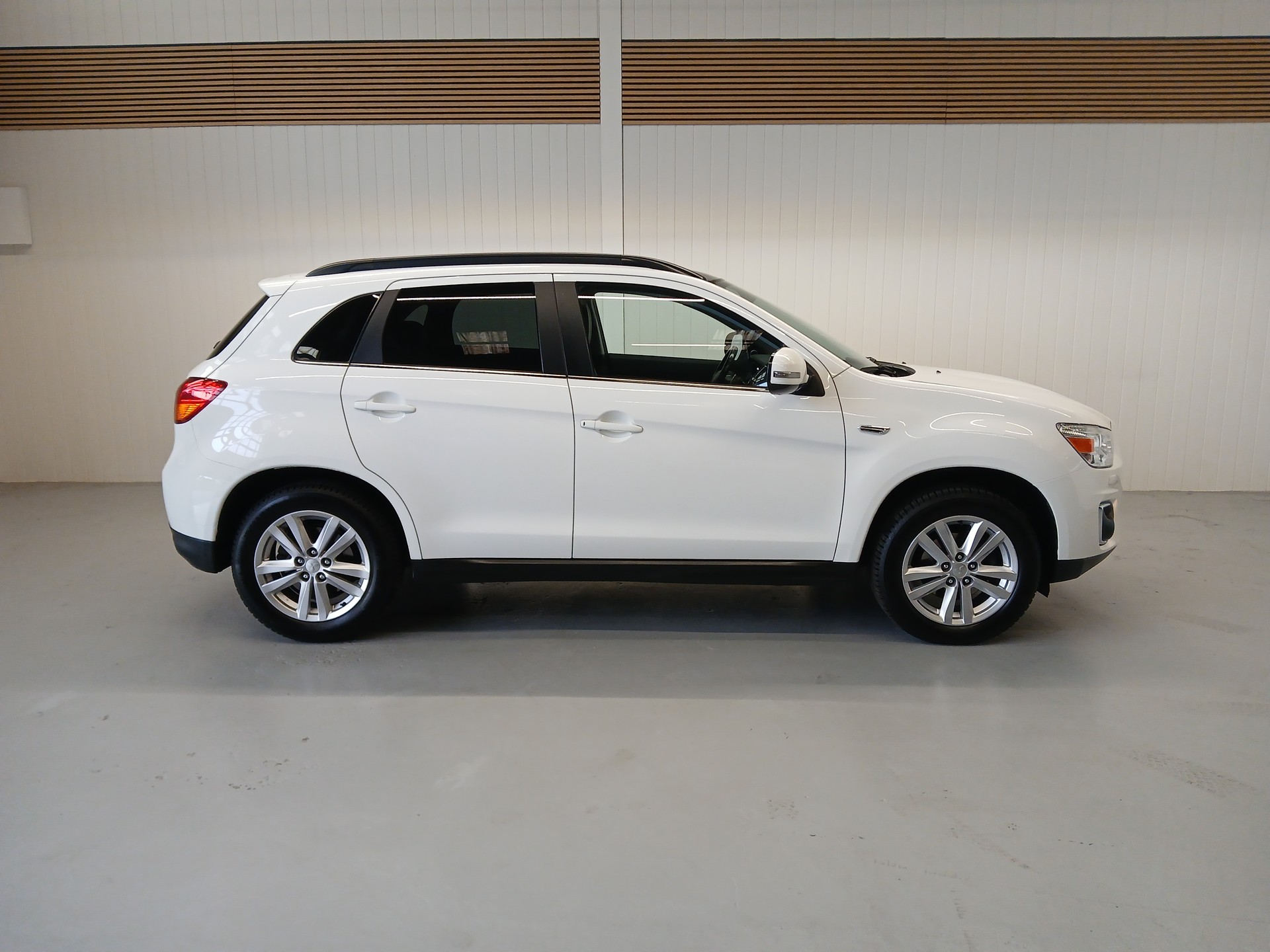 MITSUBISHI ASX 2.2 DID Navigator 4WD Automatic-image-5