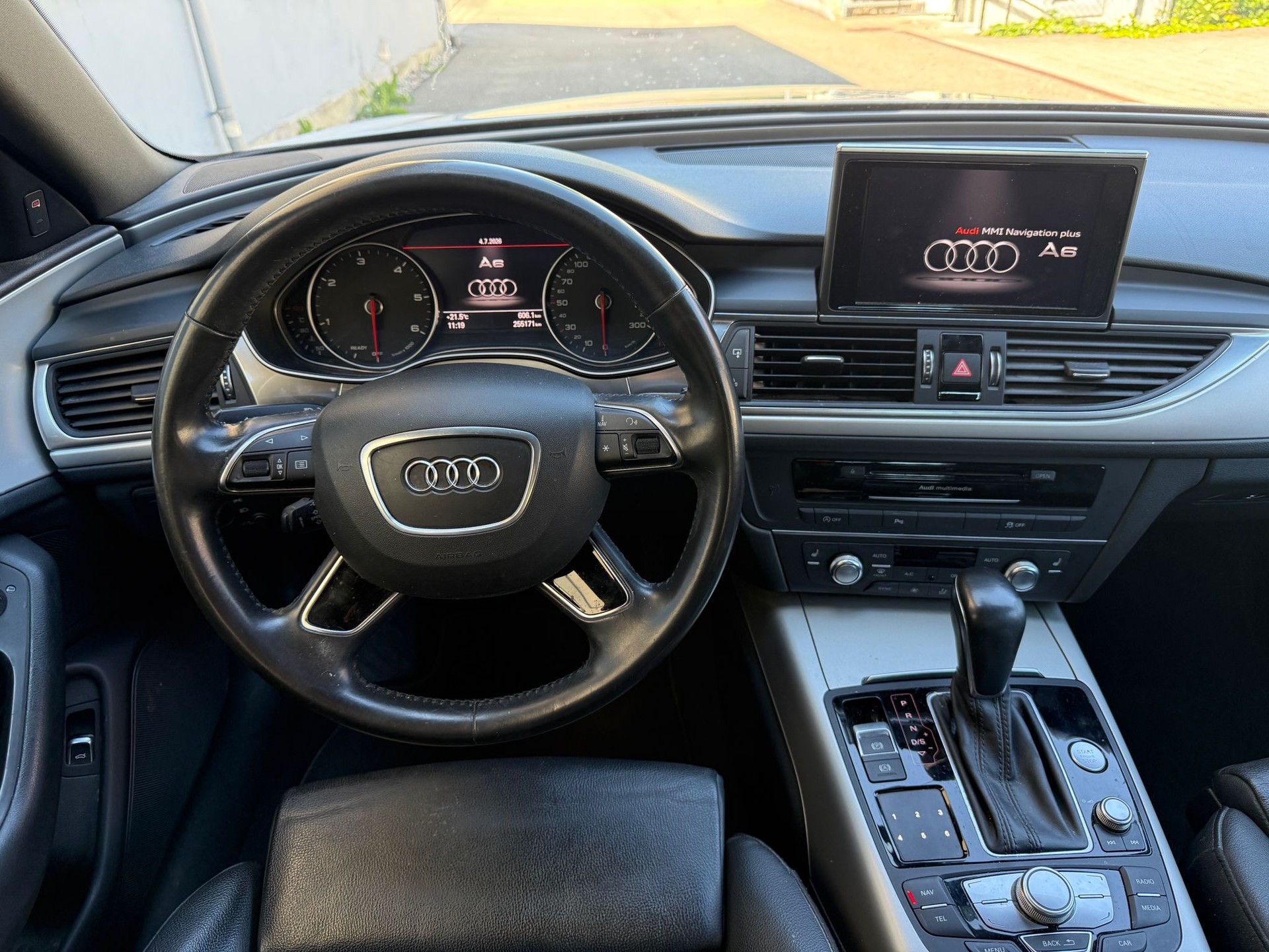 AUDI A6 Avant 3.0 TDI V6 quattro S-tronic-image-13