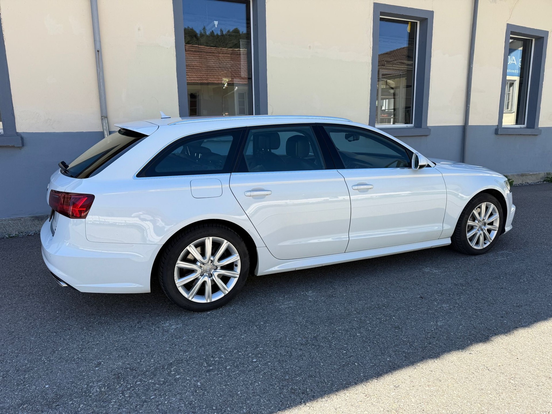 AUDI A6 Avant 3.0 TDI V6 quattro S-tronic-image-4