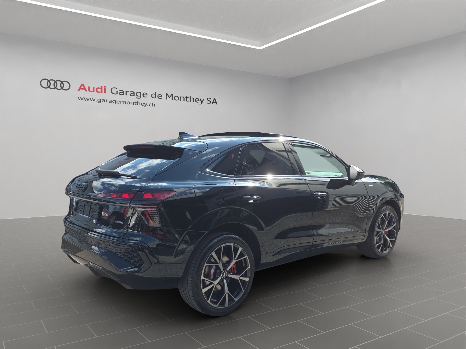 AUDI Q3 Sportback TFSI quattro 195 kW S tronic-image-2