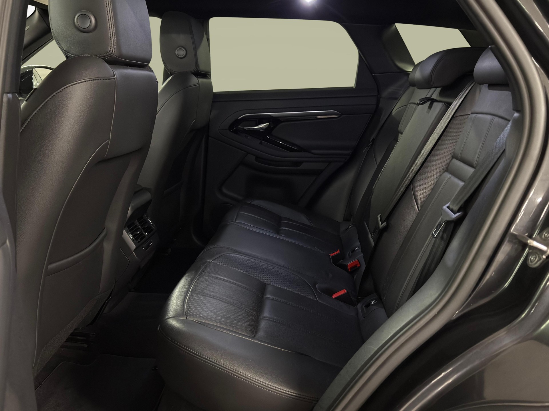 LAND ROVER Range Rover Evoque 1.5 T 300e R-Dynamic S-image-12