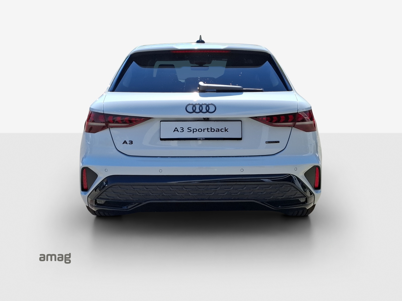 AUDI A3 Sportback TFSI 150 kW quattro S line S tronic-image-3