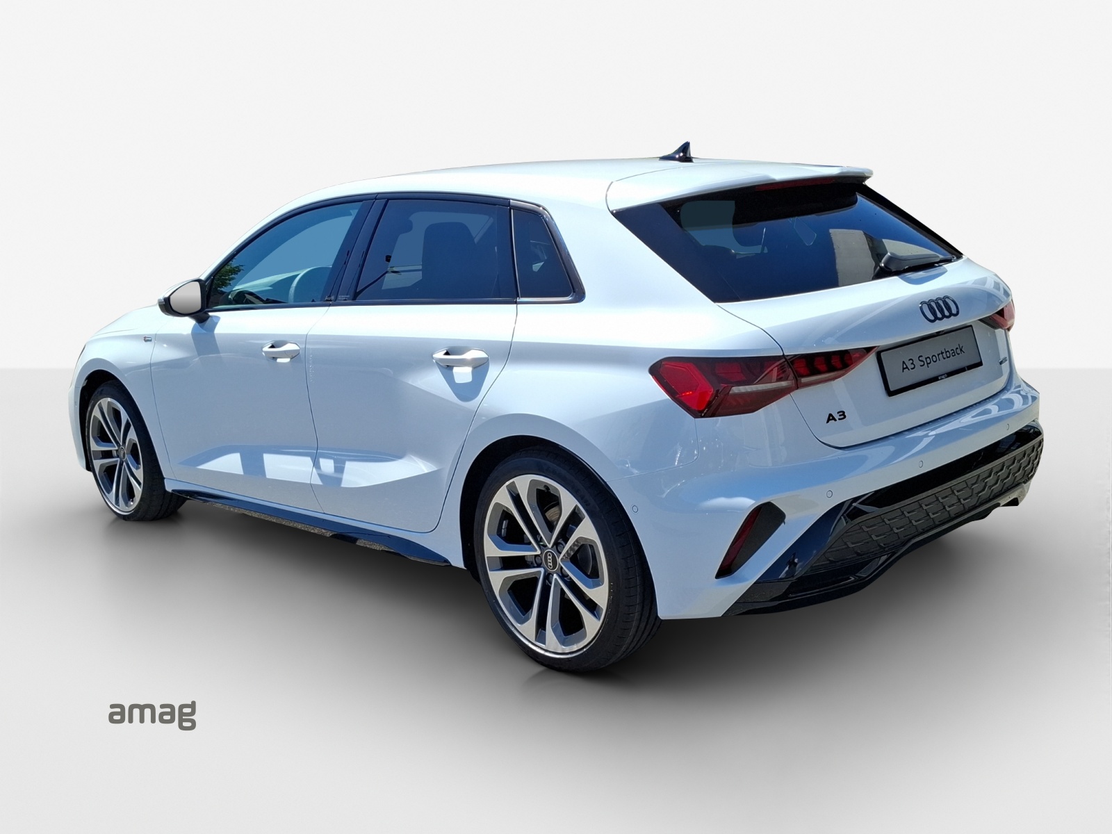 AUDI A3 Sportback TFSI 150 kW quattro S line S tronic-image-2