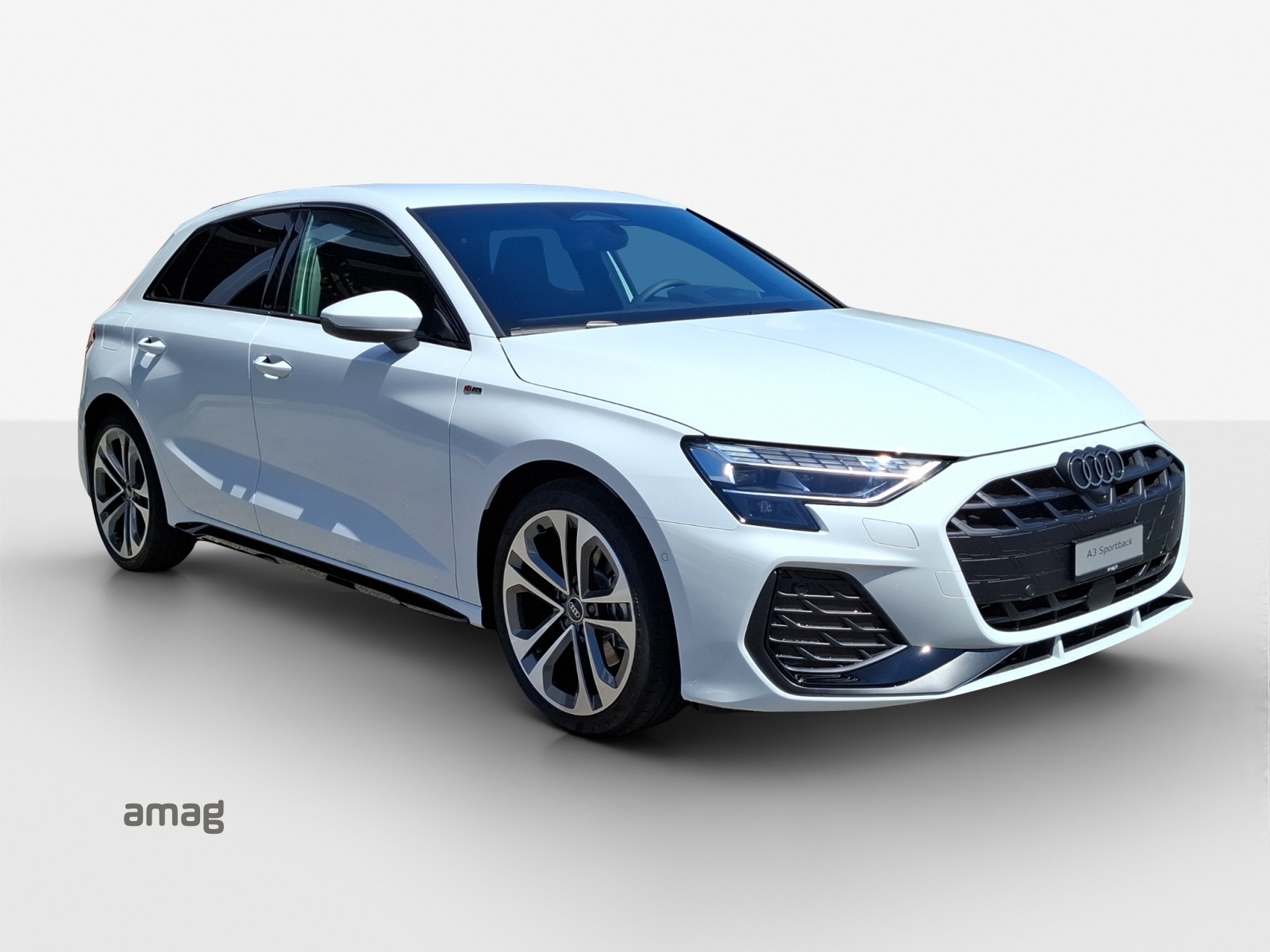AUDI A3 Sportback TFSI 150 kW quattro S line S tronic-image-5