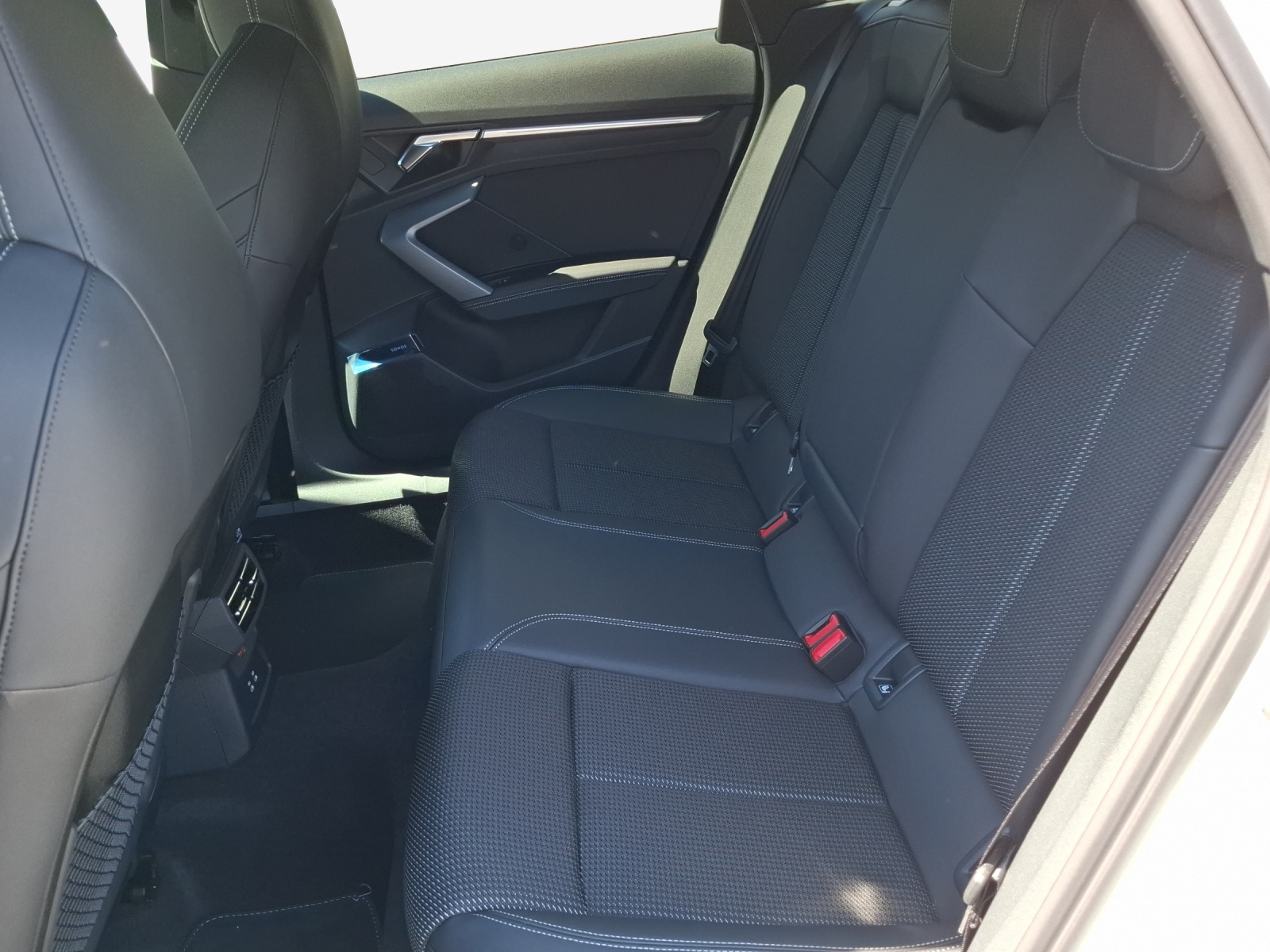 AUDI A3 Sportback TFSI 150 kW quattro S line S tronic-image-11