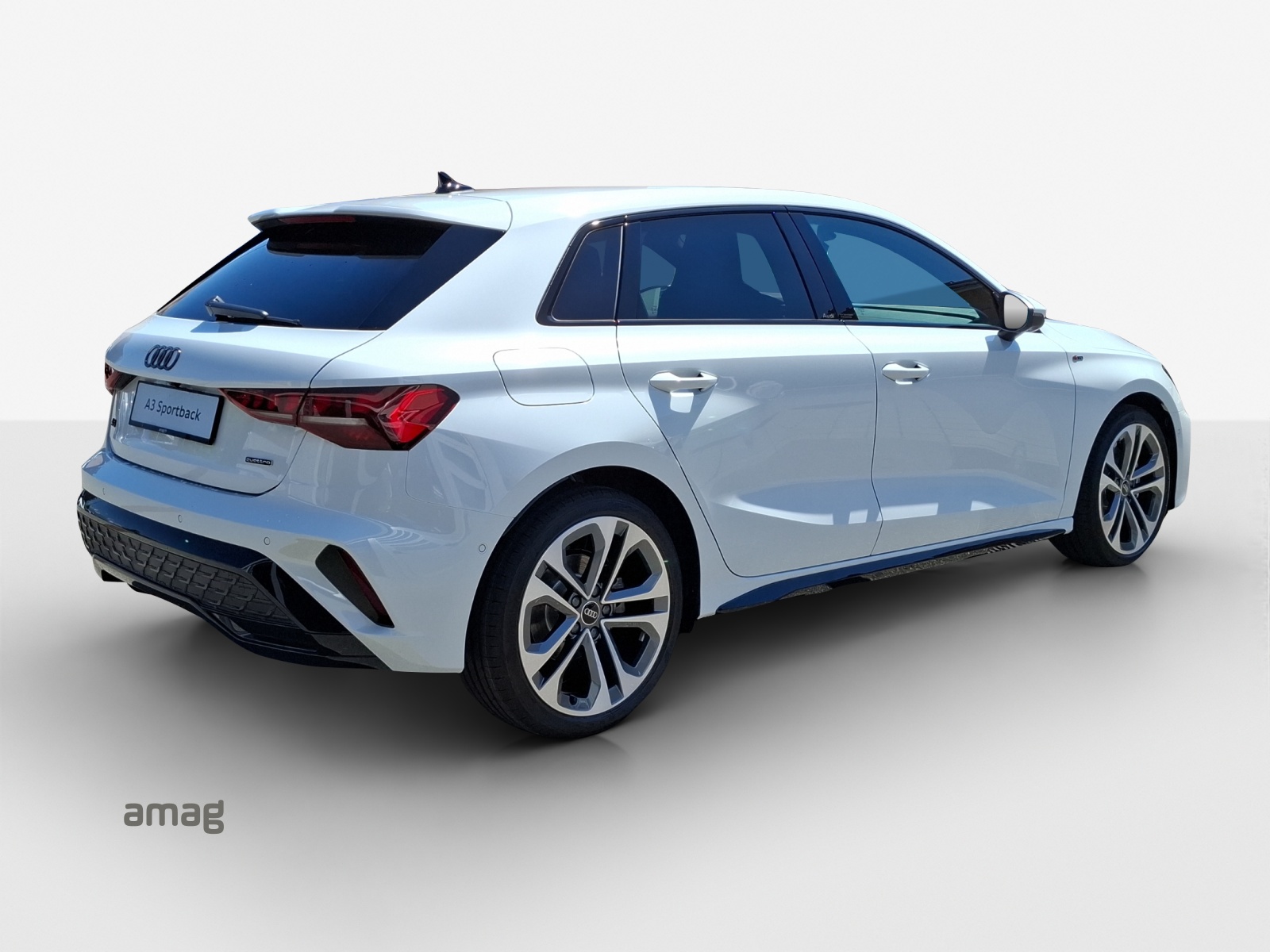 AUDI A3 Sportback TFSI 150 kW quattro S line S tronic-image-4