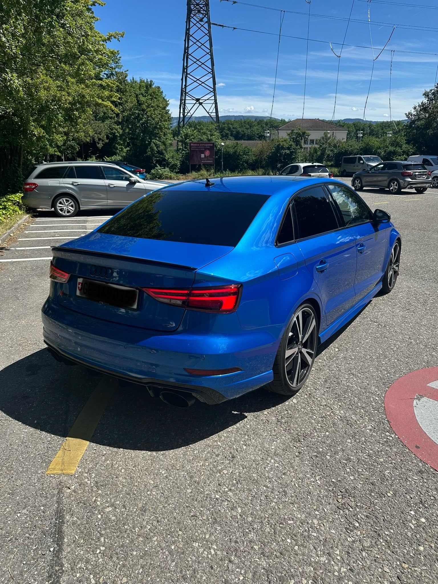 AUDI RS3 Limousine 2.5 TSI quattro S-tronic-image-4