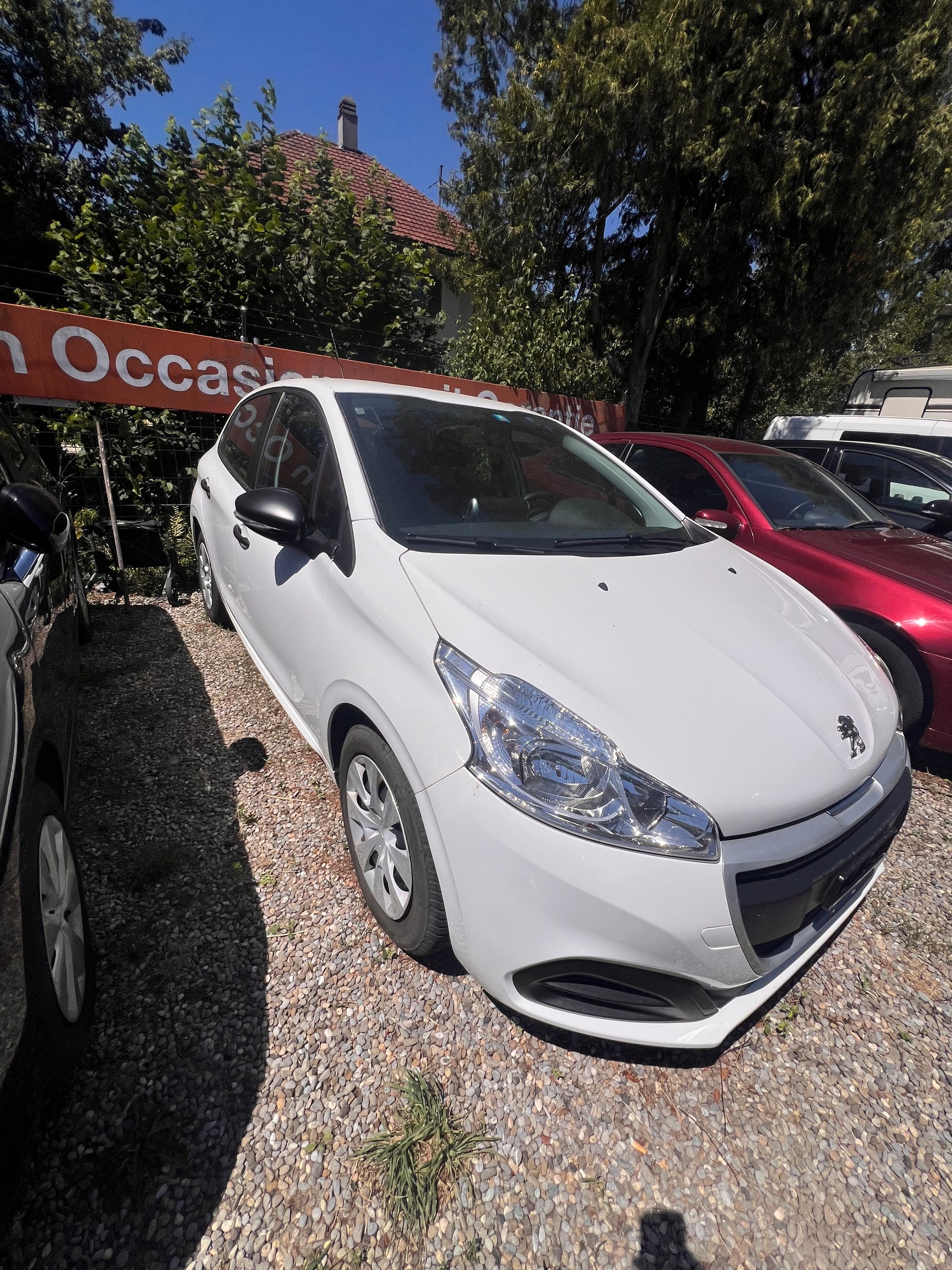 PEUGEOT 208 1.6 BlueHDi Allure-image-1