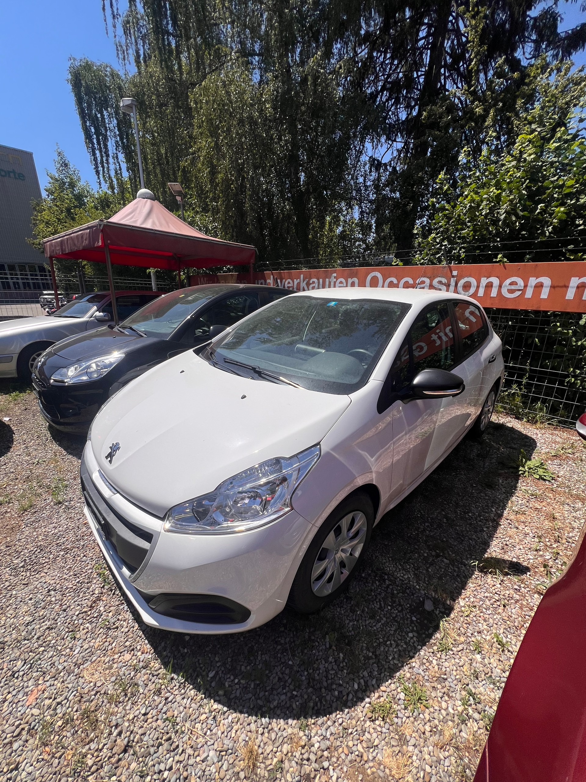 PEUGEOT 208 1.6 BlueHDi Allure-image-2