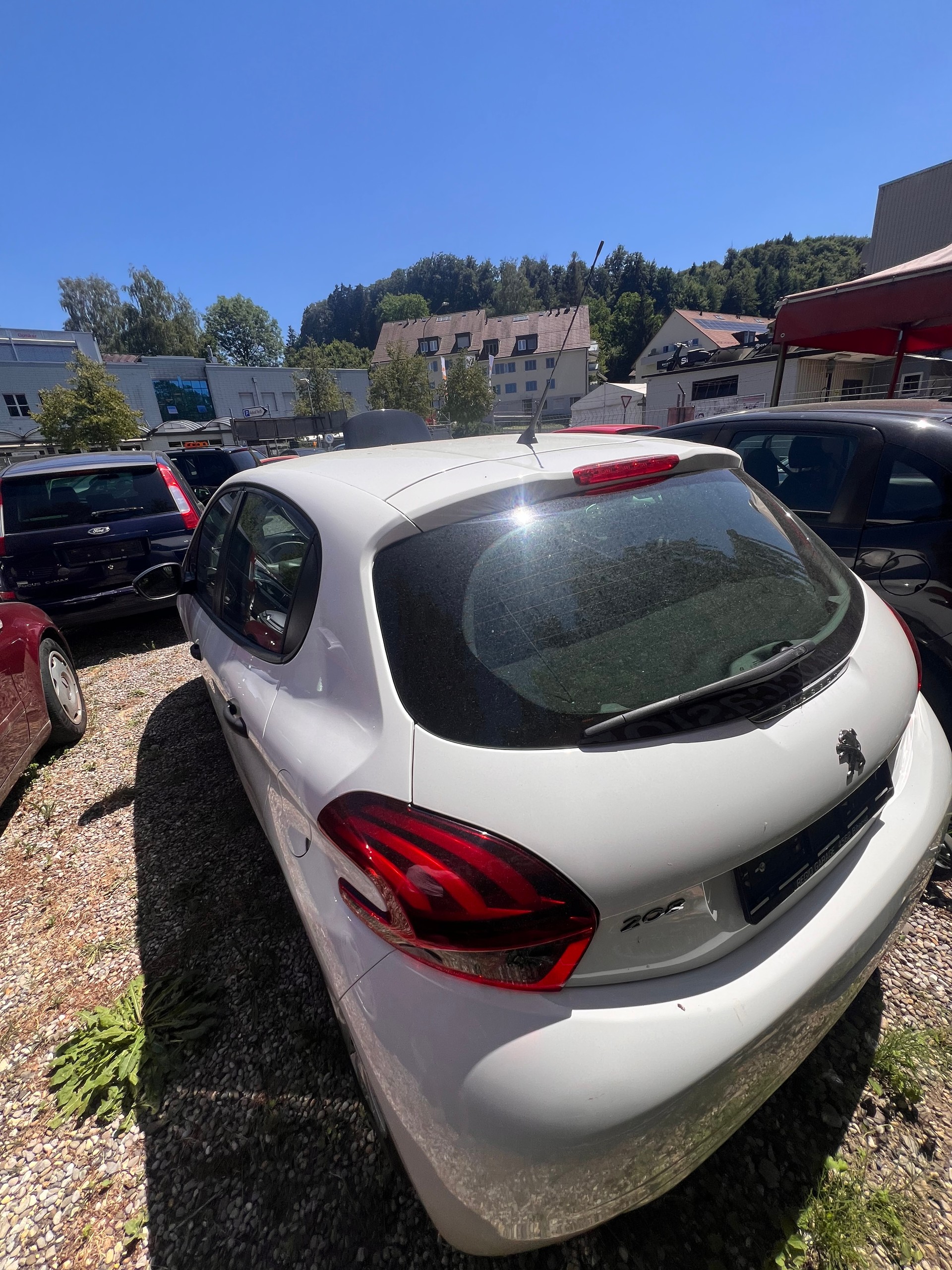 PEUGEOT 208 1.6 BlueHDi Allure-image-3
