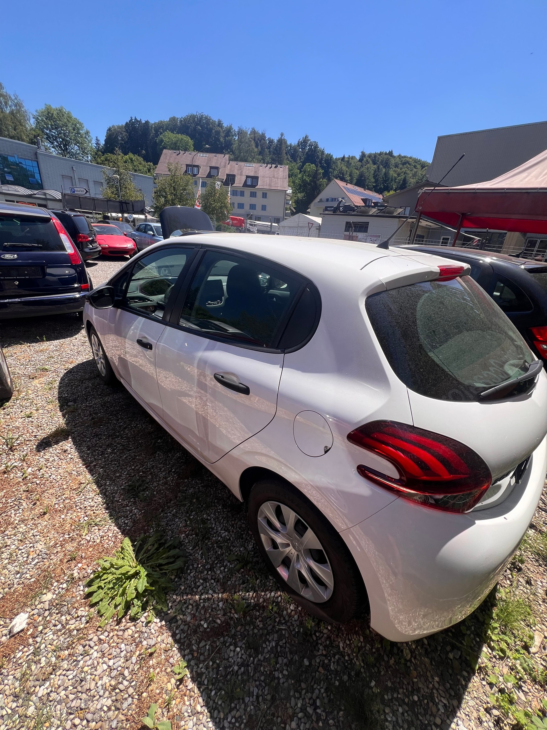 PEUGEOT 208 1.6 BlueHDi Allure-image-4