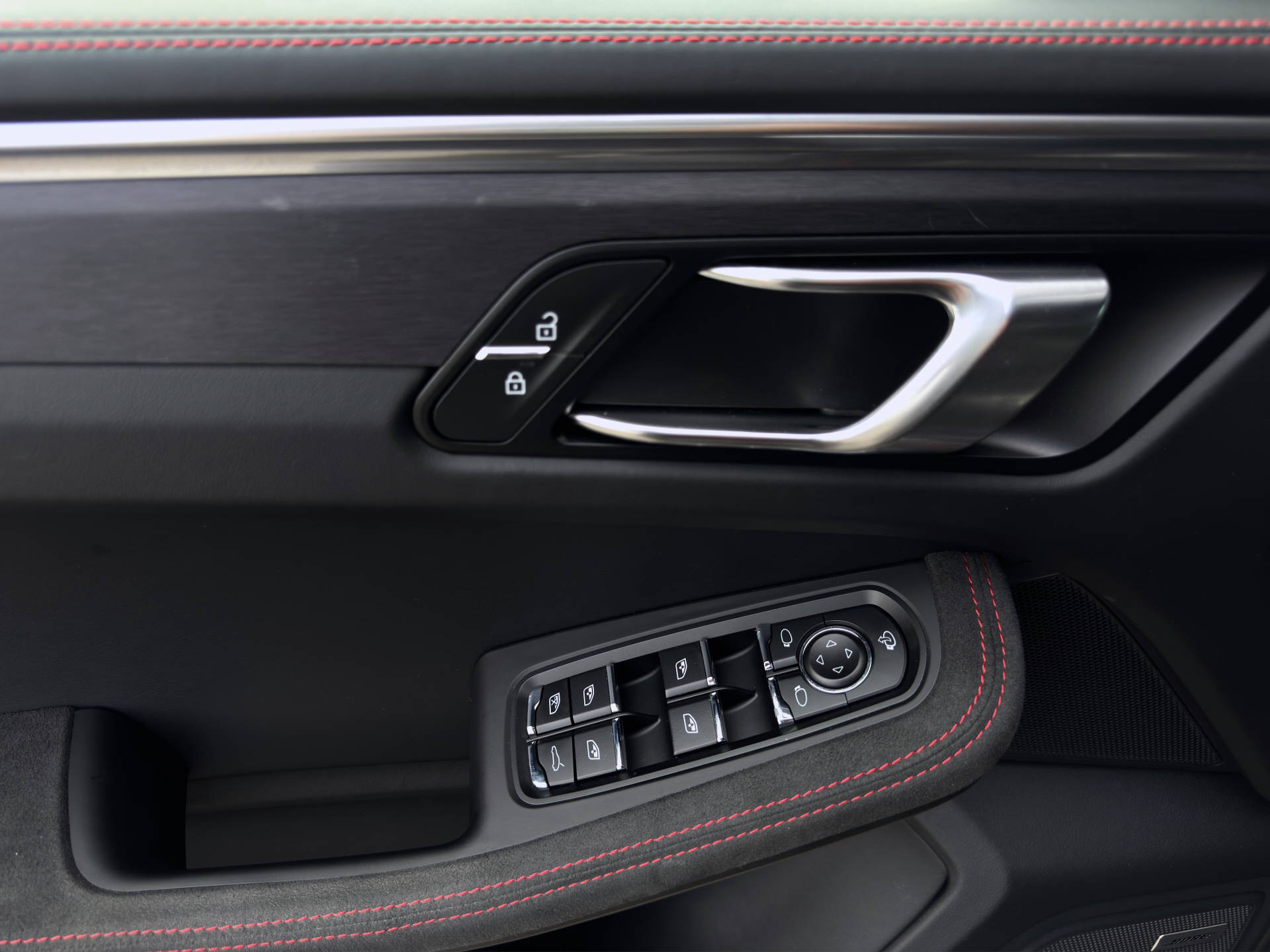 PORSCHE Macan GTS-image-10