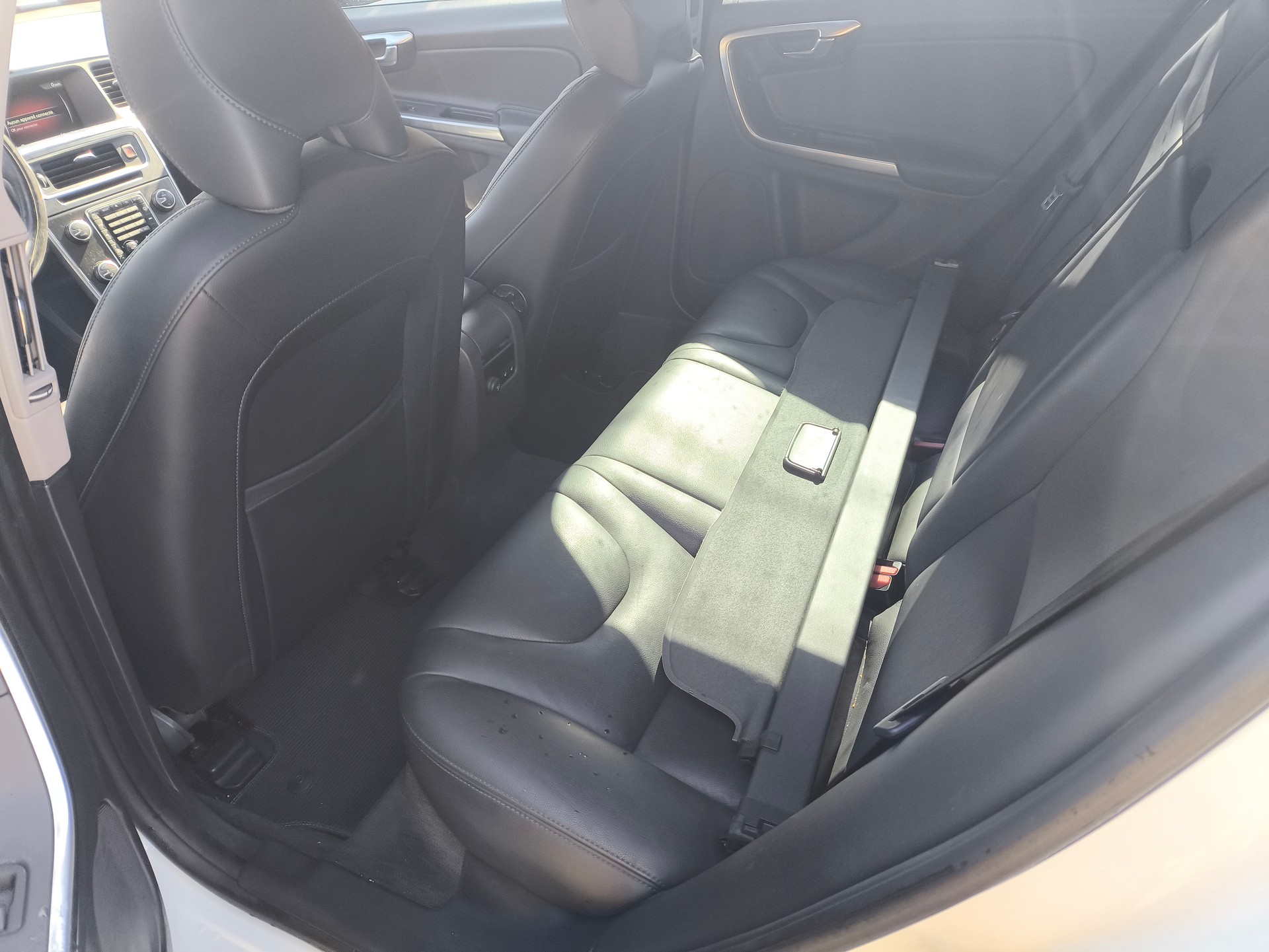 VOLVO V60 D4 AWD Kinetic Geartronic-image-11