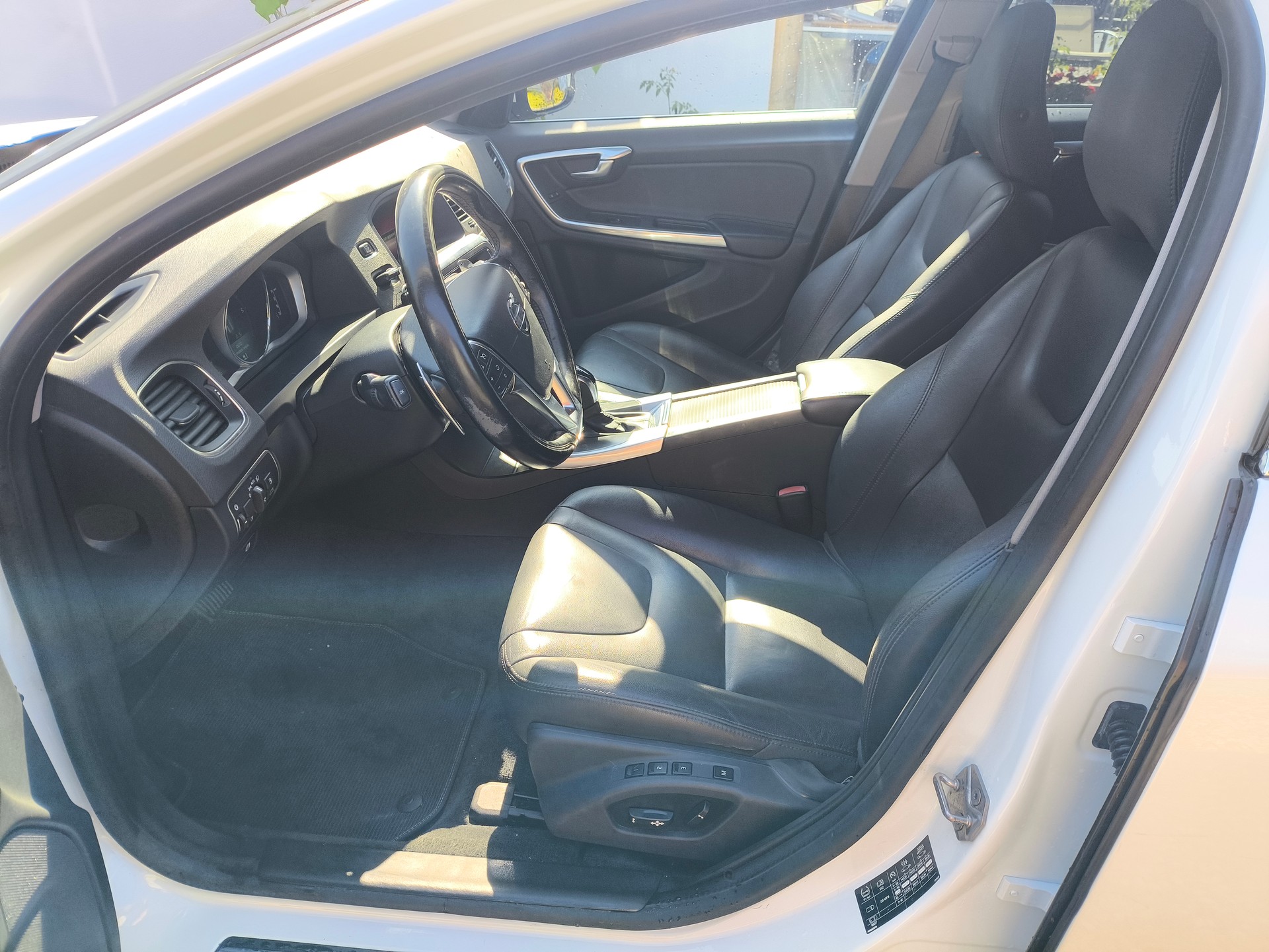 VOLVO V60 D4 AWD Kinetic Geartronic-image-14