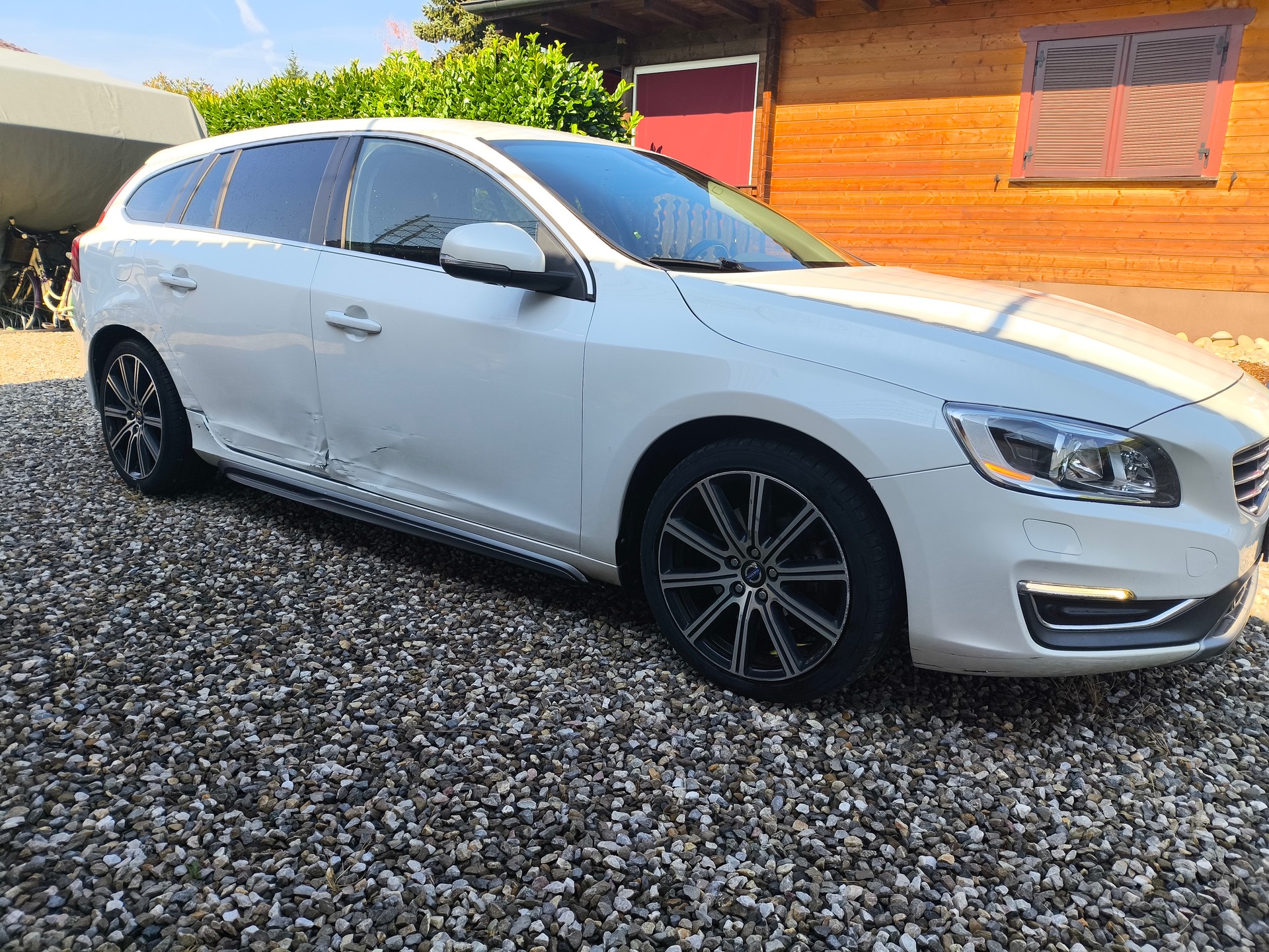 VOLVO V60 D4 AWD Kinetic Geartronic-image-2