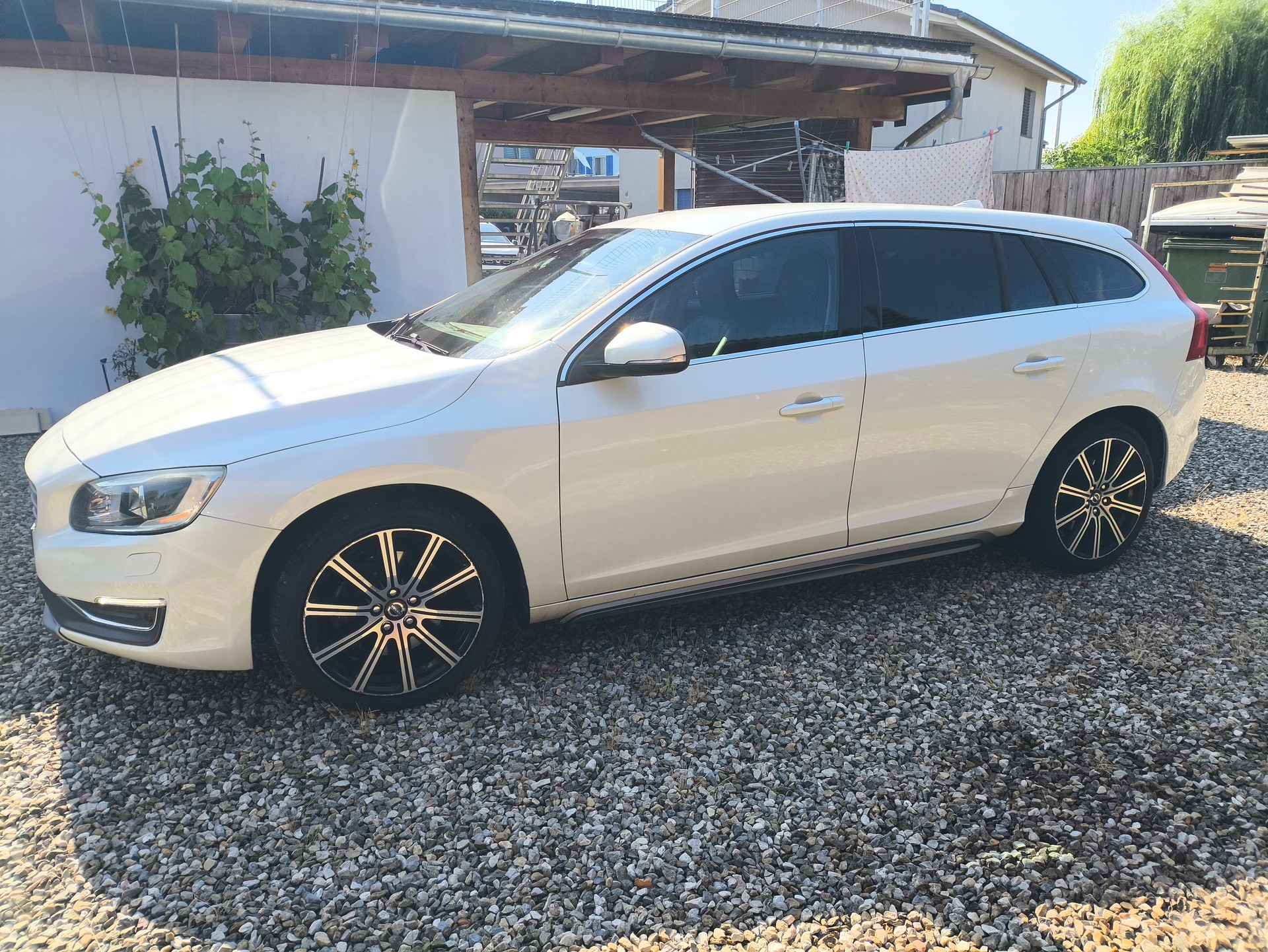 VOLVO V60 D4 AWD Kinetic Geartronic-image-3