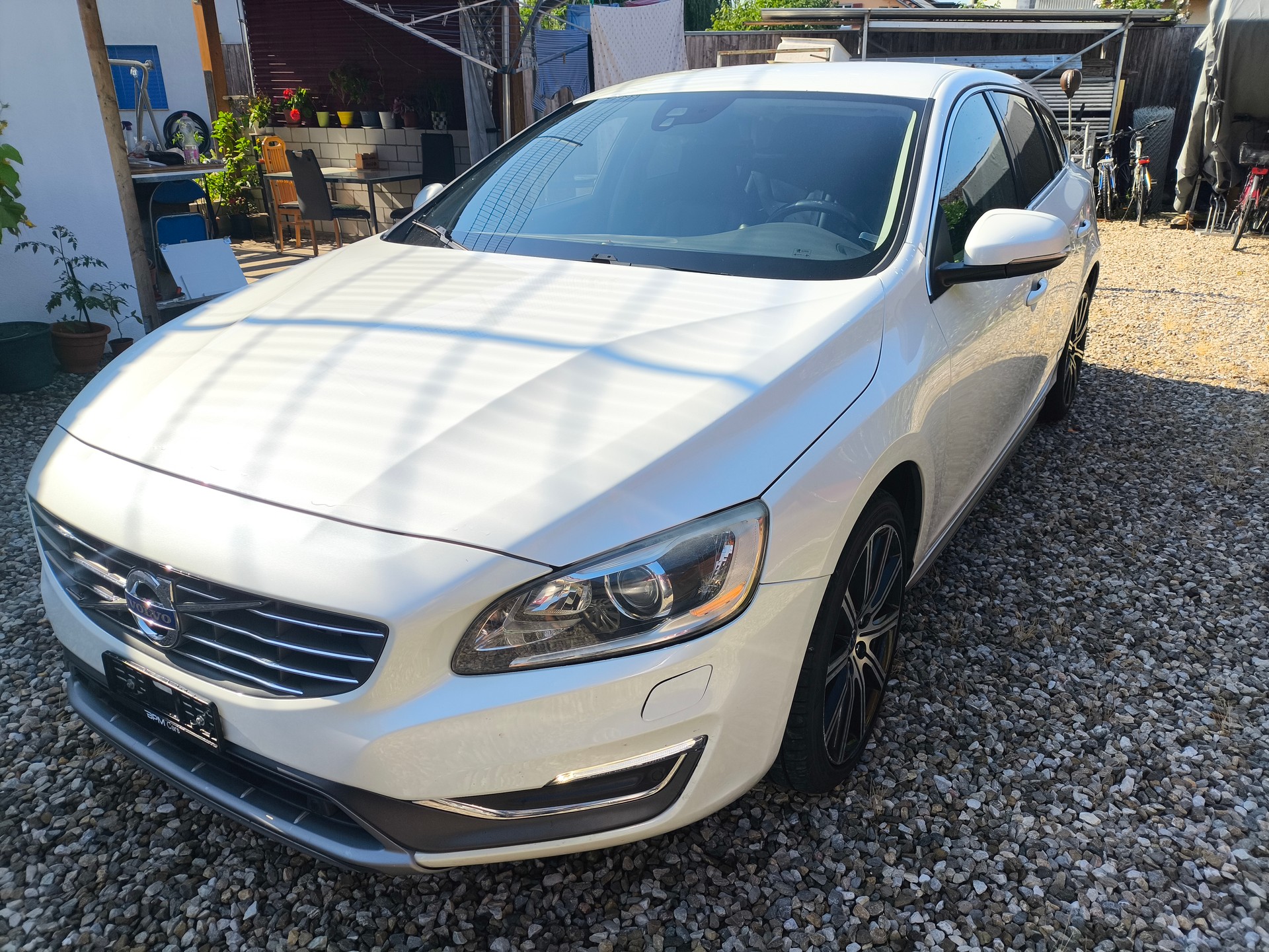 VOLVO V60 D4 AWD Kinetic Geartronic-image-1