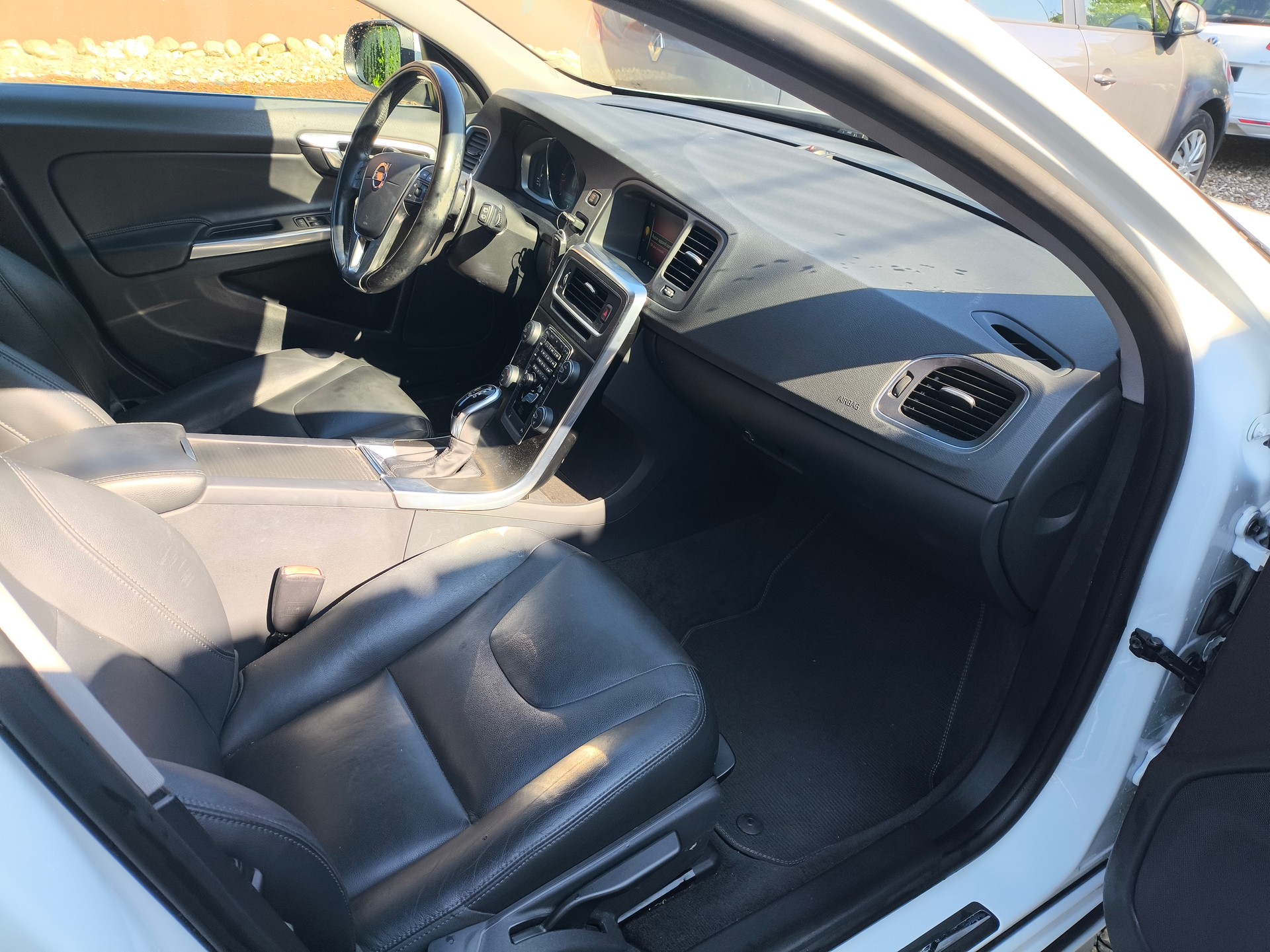 VOLVO V60 D4 AWD Kinetic Geartronic-image-10