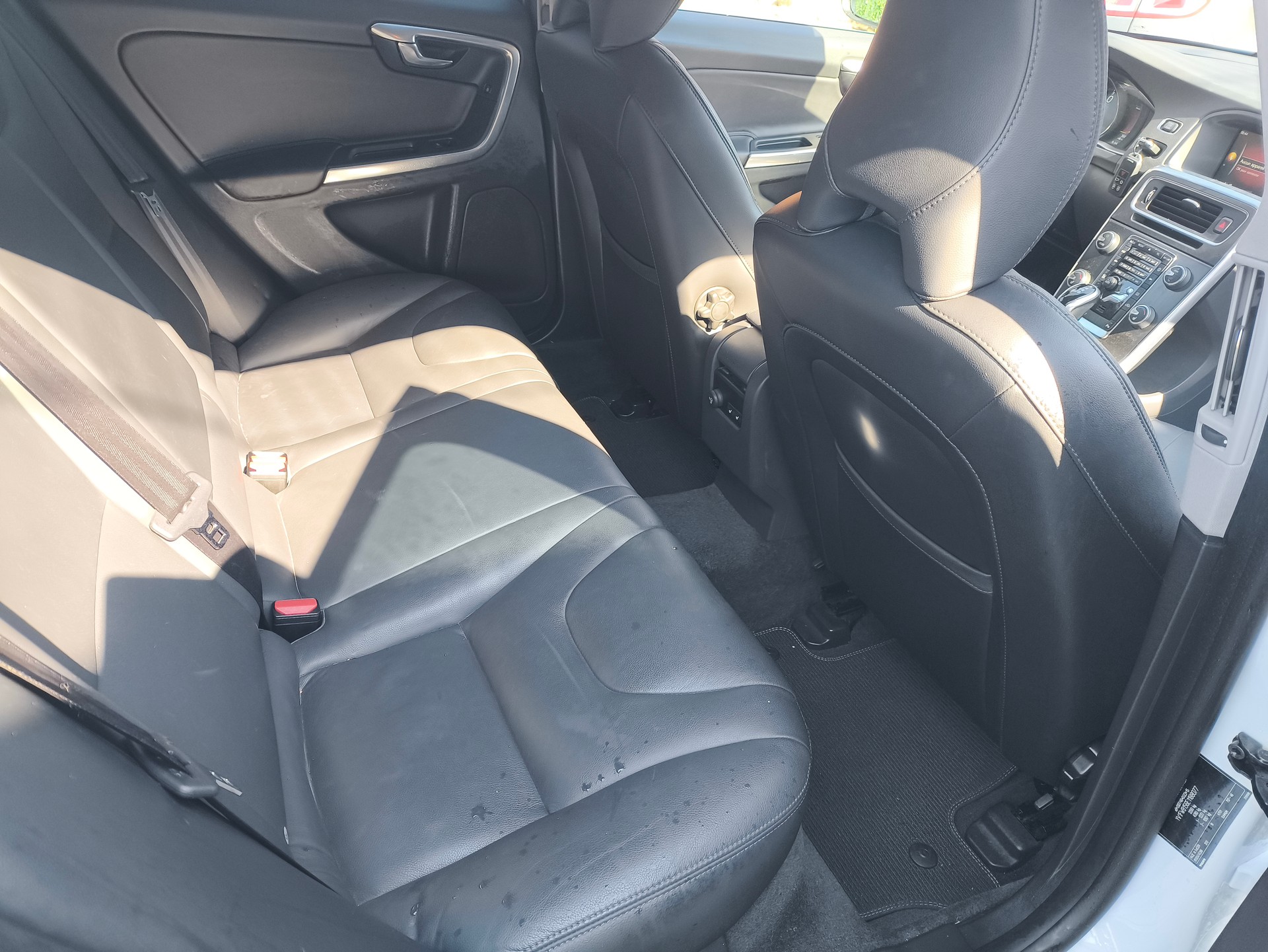 VOLVO V60 D4 AWD Kinetic Geartronic-image-9