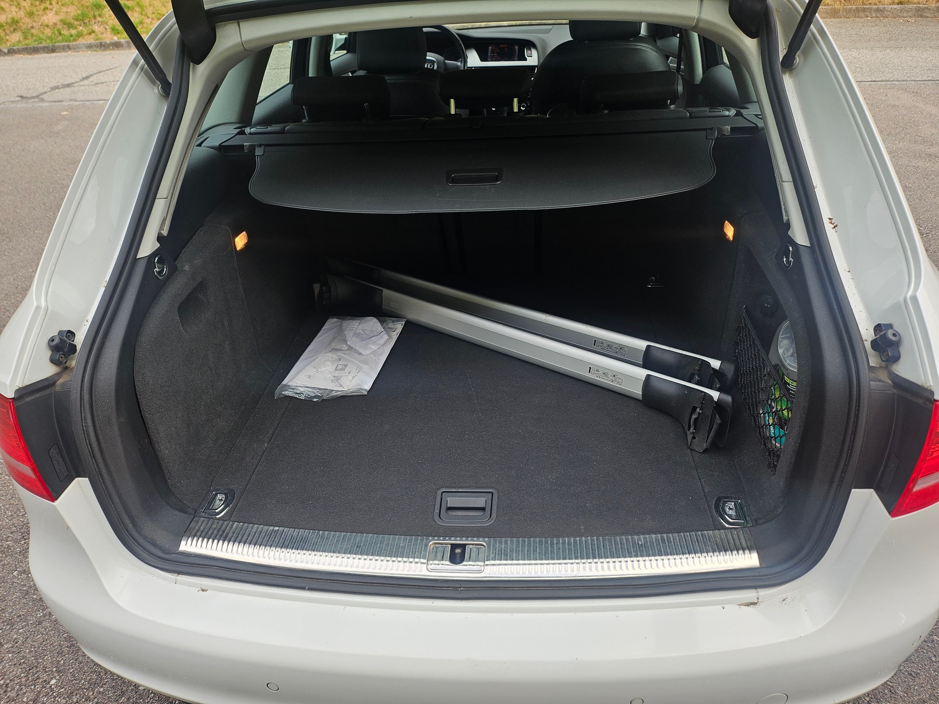 AUDI A4 Avant 2.0 TDI quattro-image-4