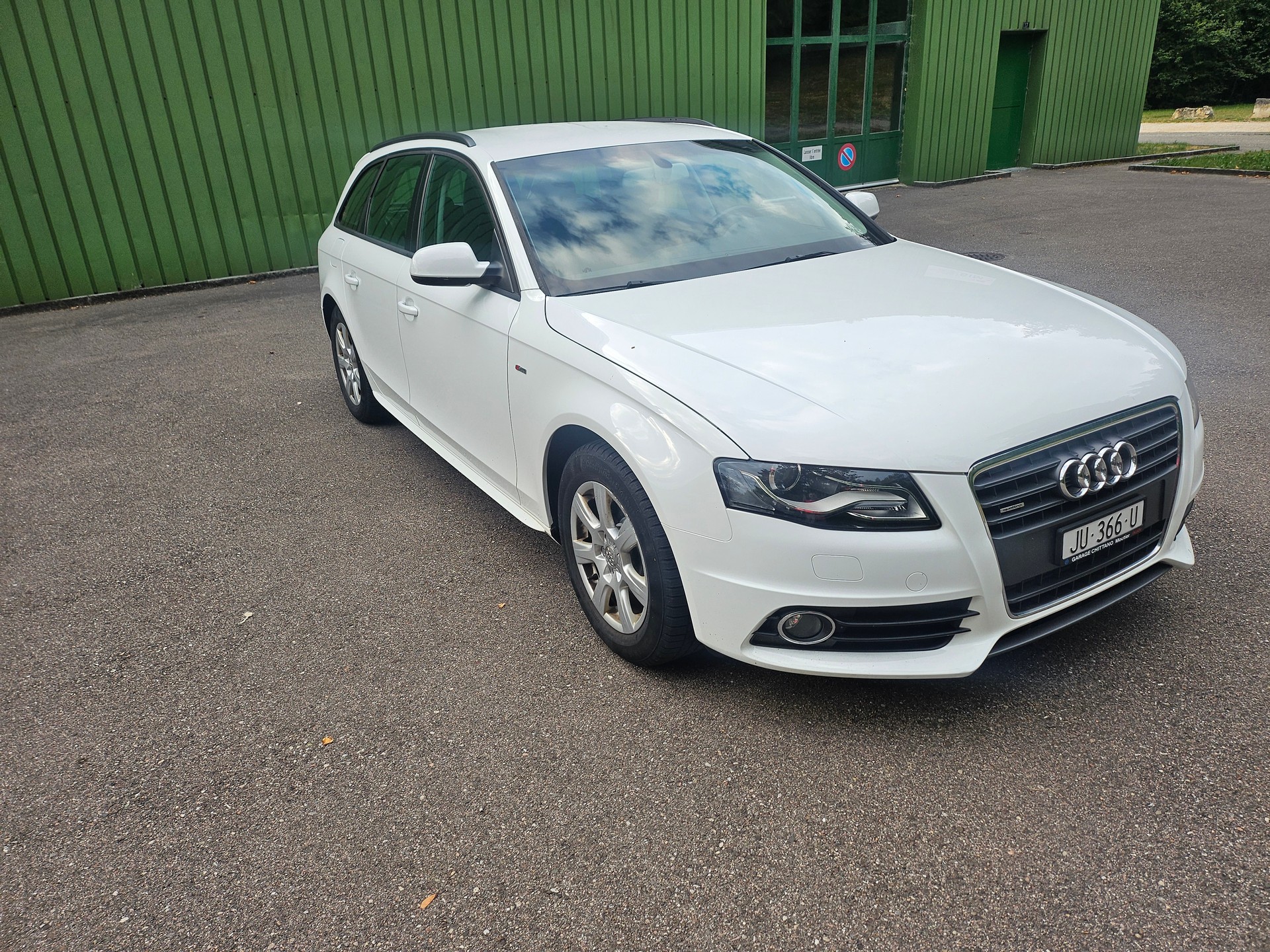 AUDI A4 Avant 2.0 TDI quattro-image-1
