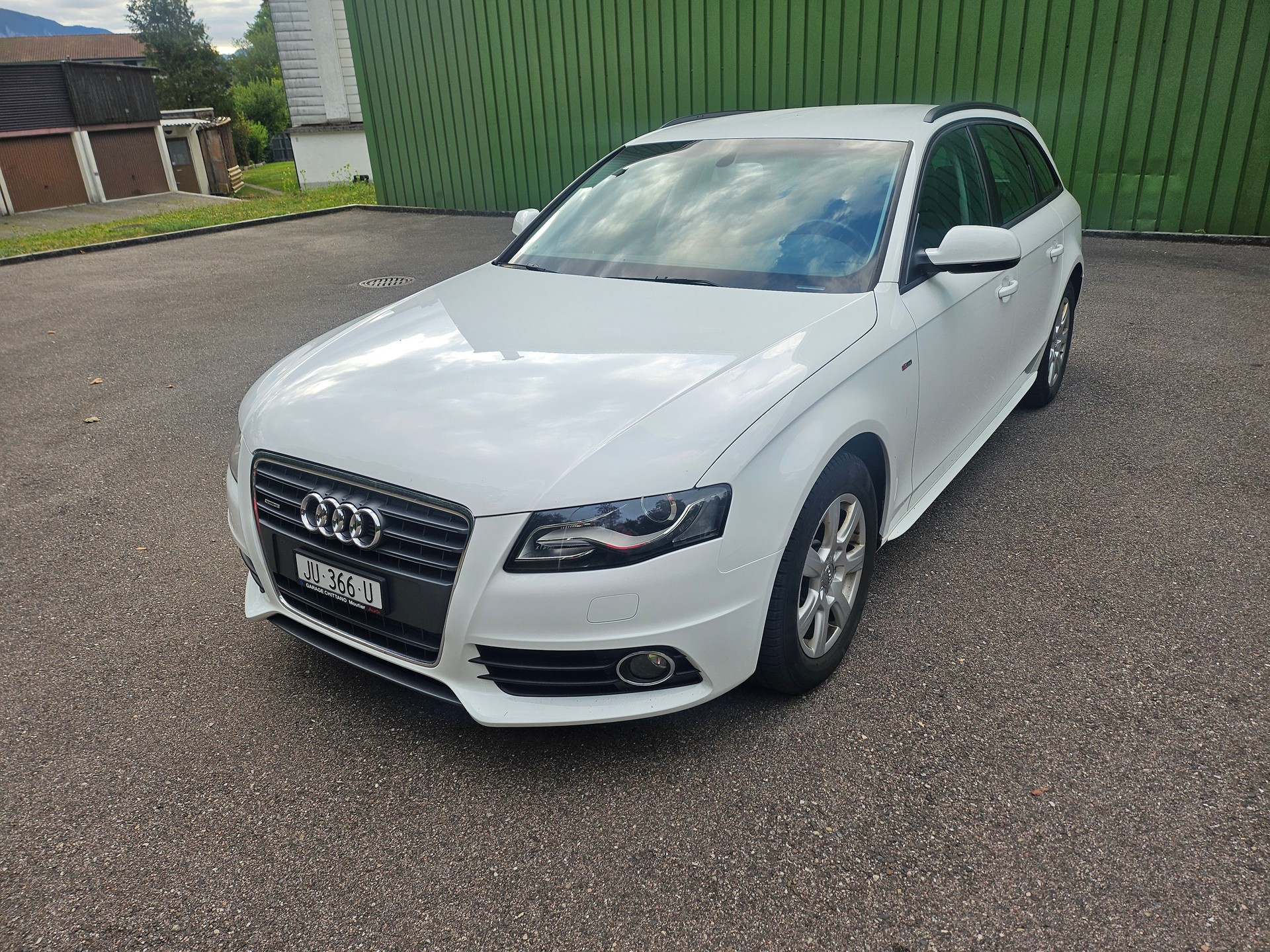 AUDI A4 Avant 2.0 TDI quattro-image-0