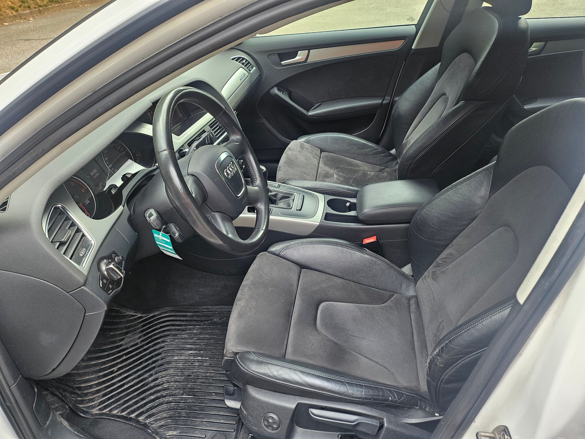 AUDI A4 Avant 2.0 TDI quattro-image-6