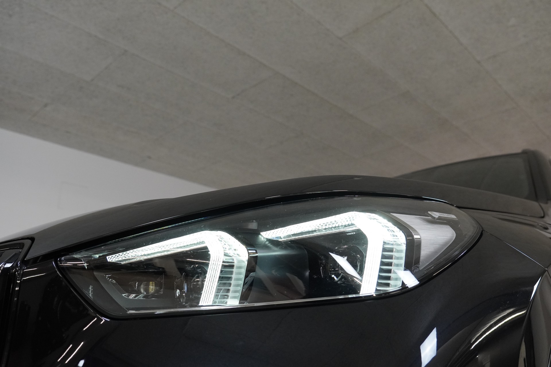 BMW X1 xDrive 23d 48V M Sport-image-8