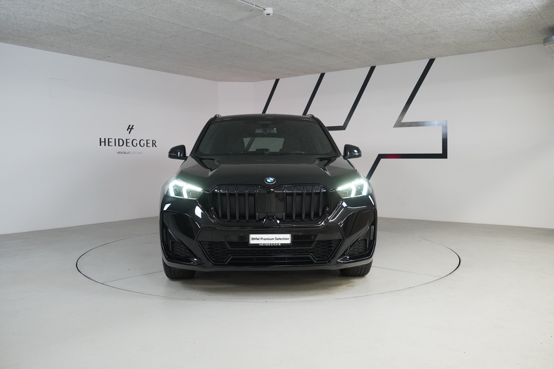 BMW X1 xDrive 23d 48V M Sport-showroom-element-1