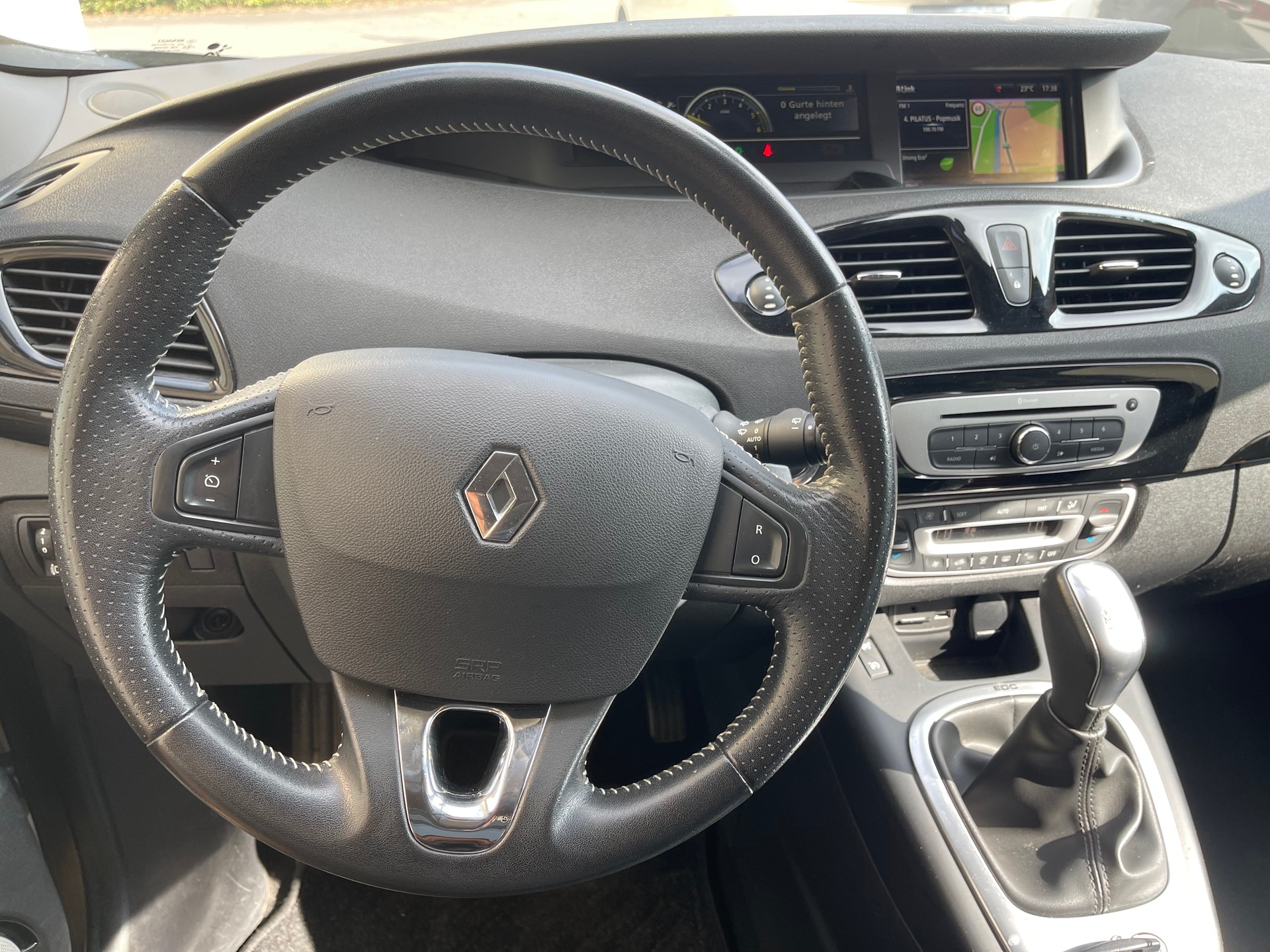 RENAULT Grand Scénic 1.5 dCi Bose EDC-image-10