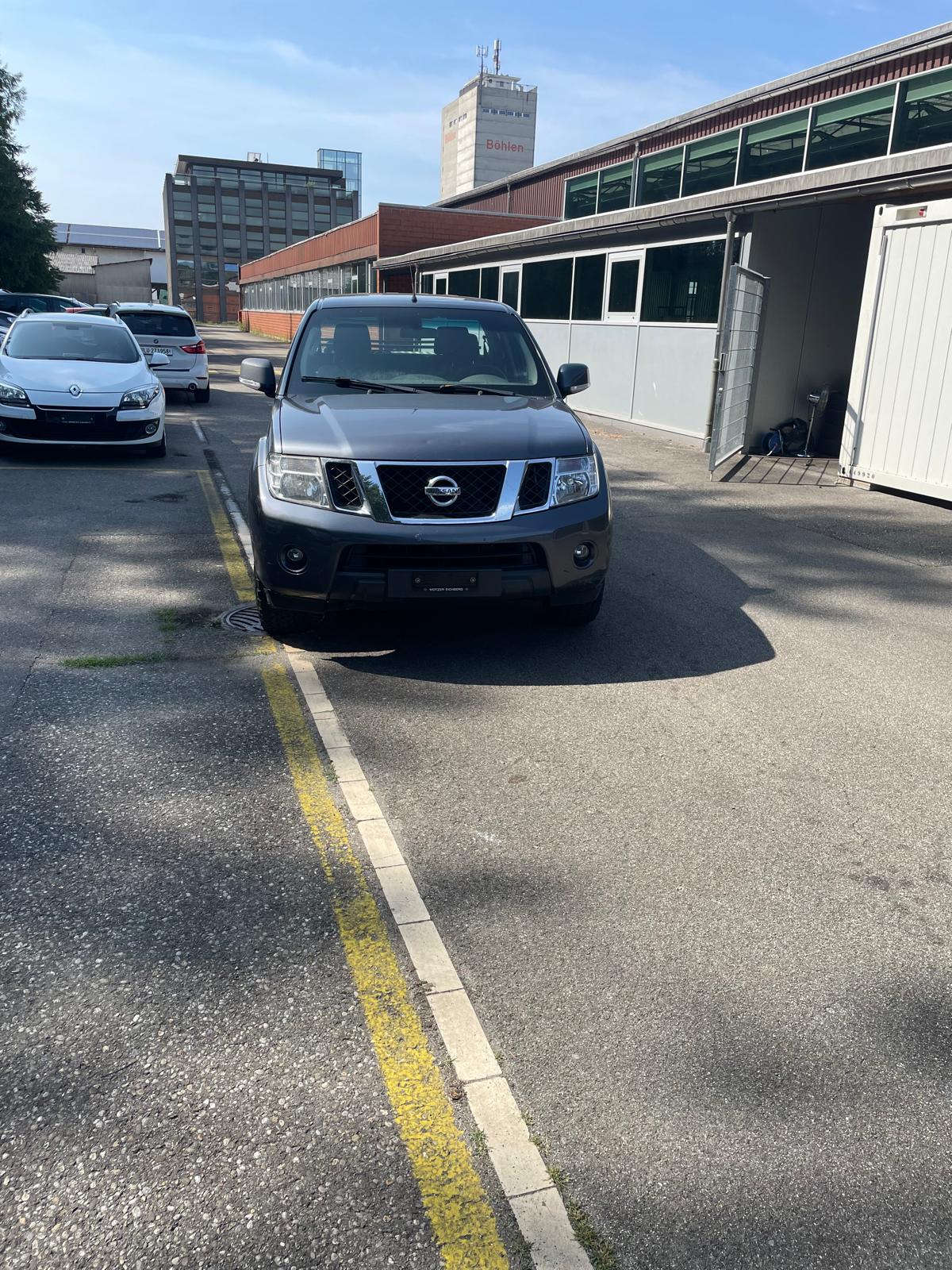 NISSAN Navara Double Cab Platinum 2.5 dCi 4WD Automat