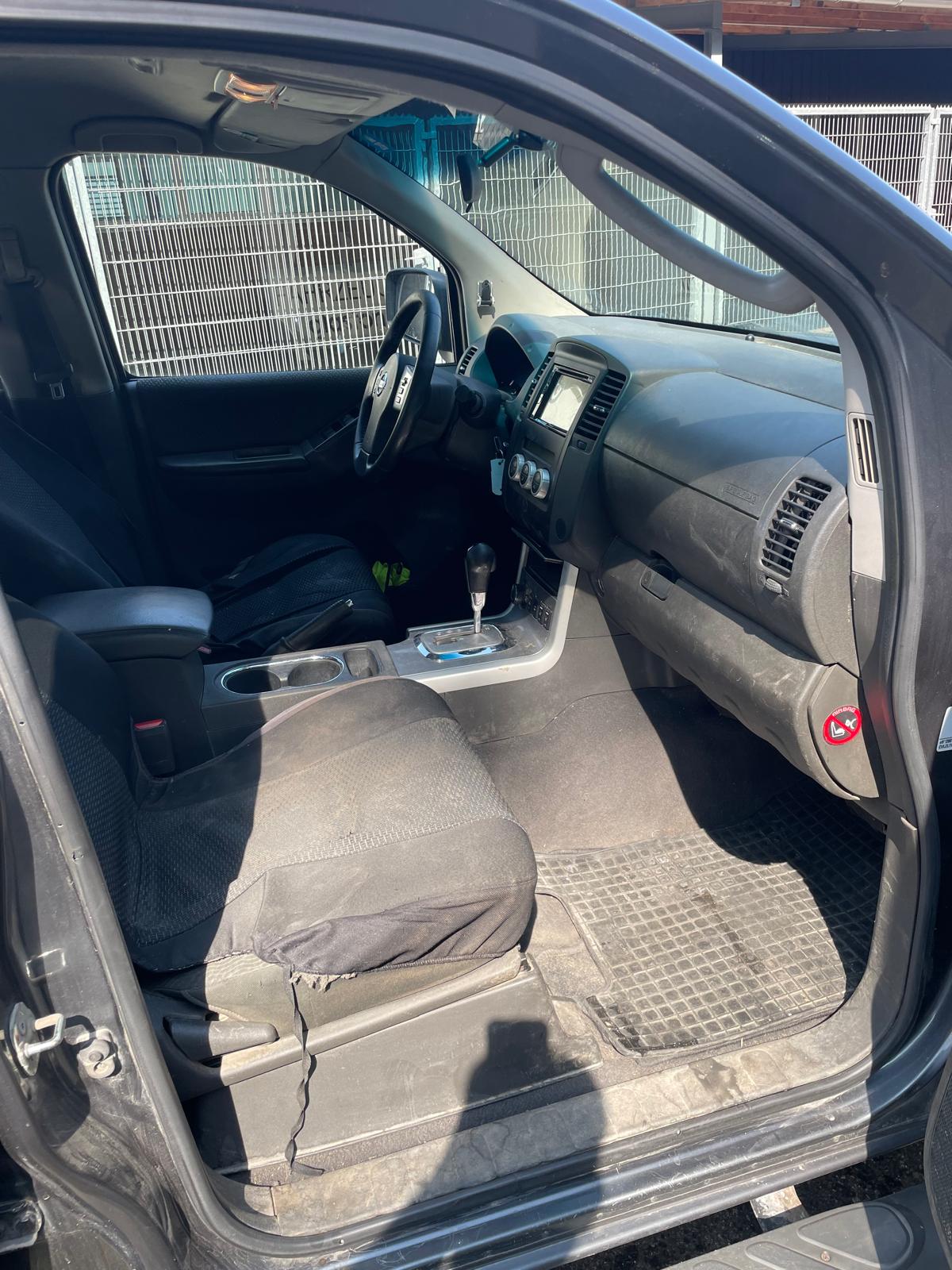 NISSAN Navara Double Cab Platinum 2.5 dCi 4WD Automat-image-4