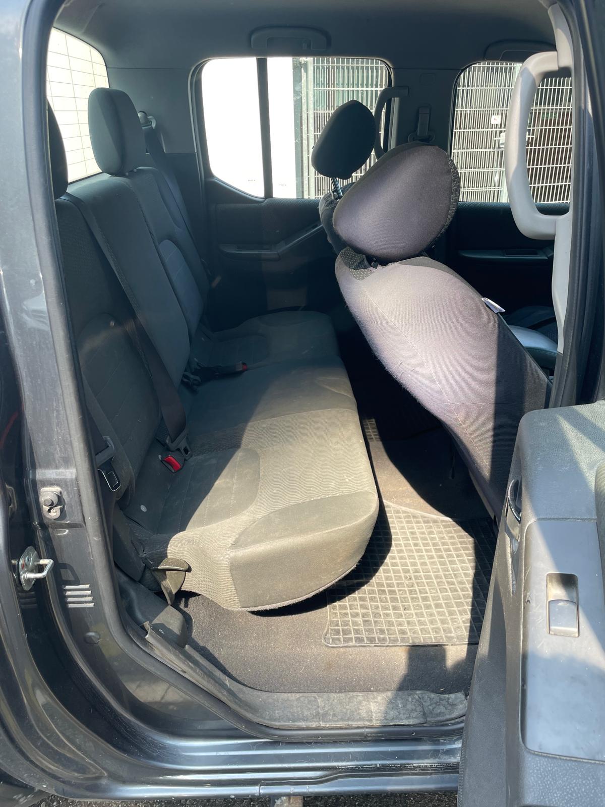 NISSAN Navara Double Cab Platinum 2.5 dCi 4WD Automat-image-3