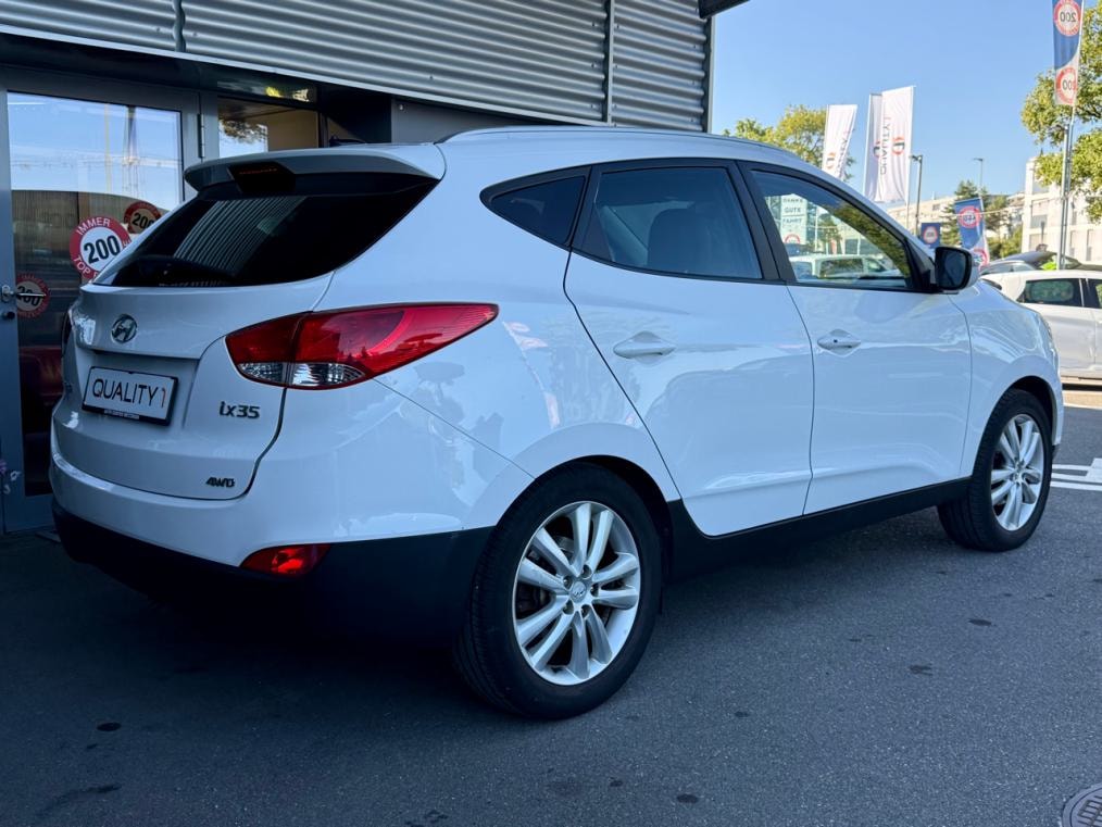 HYUNDAI iX 35 2.0 Premium 4WD Automatic-image-2